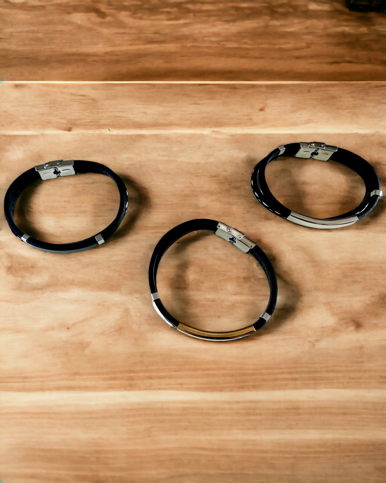 Športový náramok z PU kože a nehrdzavejúcej ocele s možnosťou gravírovania – 3 farby