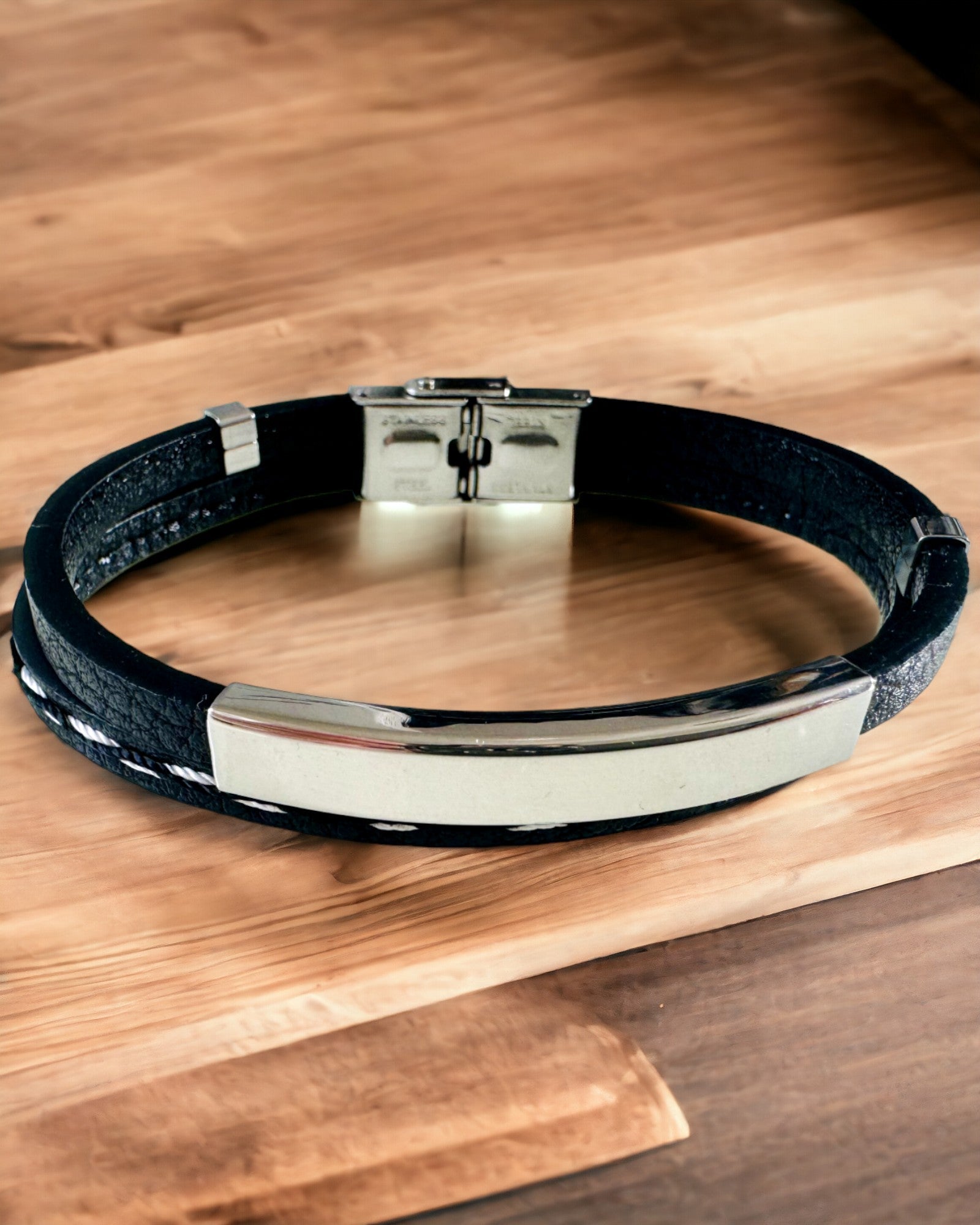 Športový náramok z PU kože a nehrdzavejúcej ocele s možnosťou gravírovania – 3 farby