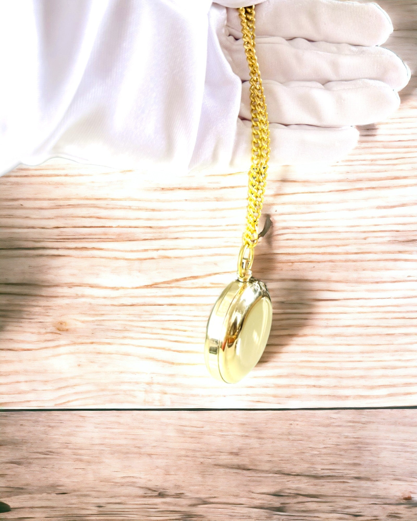 Złotego koloru Kompas Przygoda – Elegancki Nawigator Odkryć