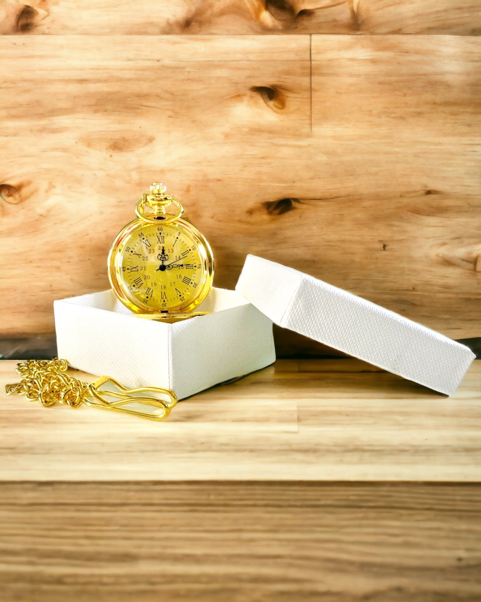 Vreckové hodinky zlatej farby v retro štýle s možnosťou gravírovania