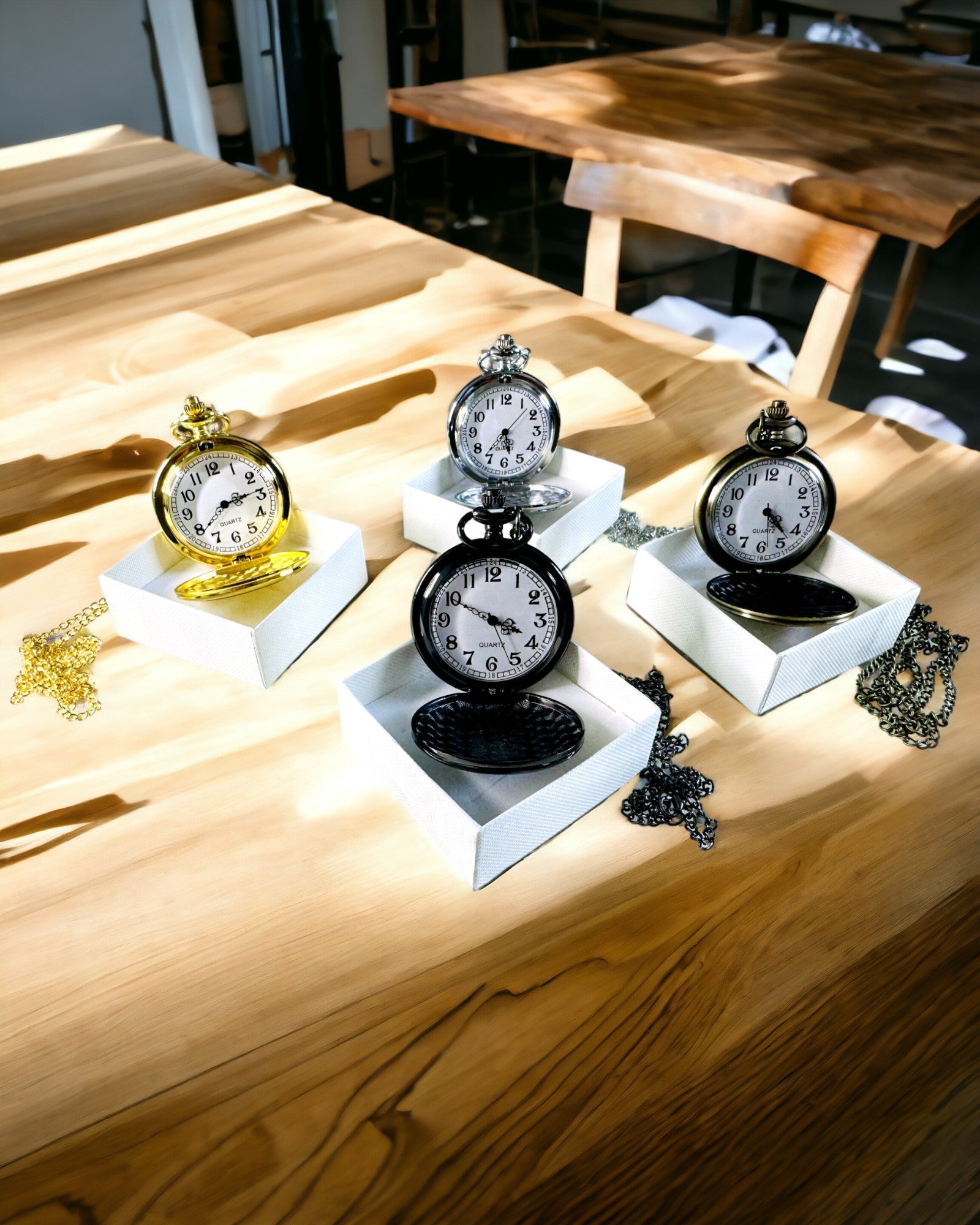 Vreckové hodinky v zlatej farbe v retro štýle s možnosťou gravírovania