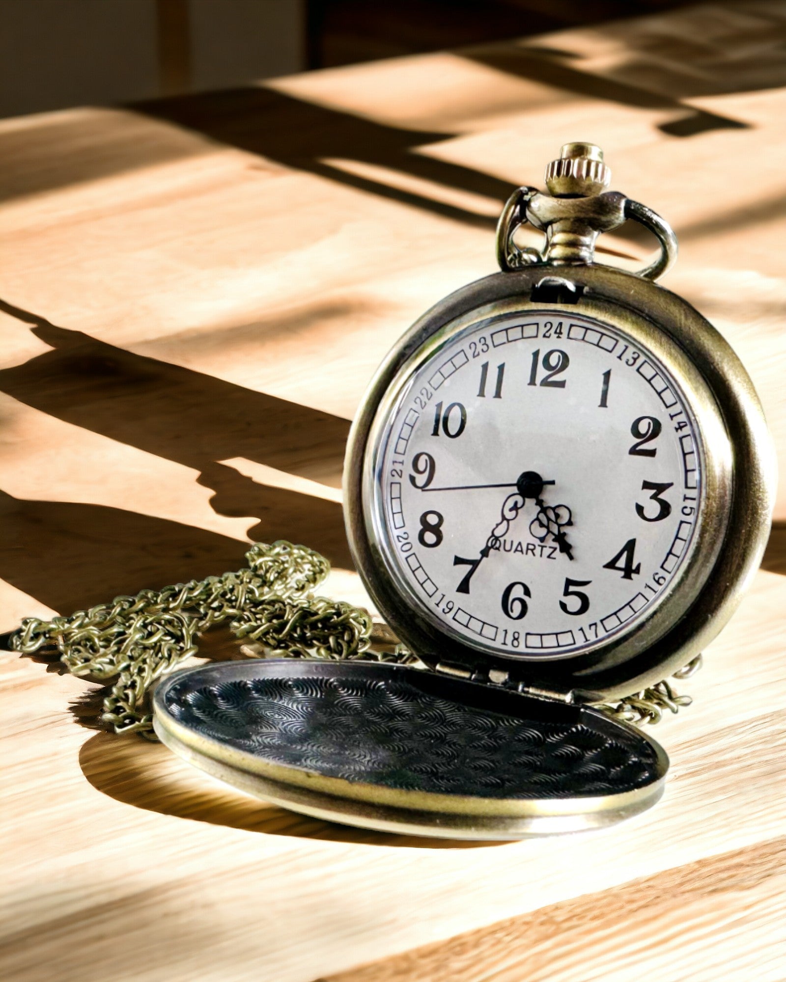 Vreckové hodinky v retro štýle s možnosťou personalizácie - brúsené zlato