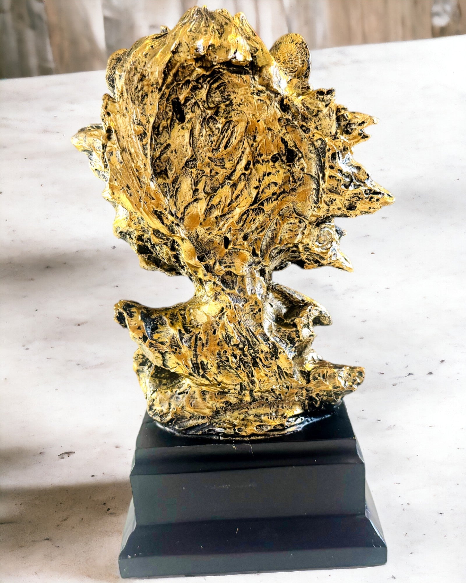 Kráľovský Lev - Majestátna Dekoratívna Figúrka s Možnosťou Gravírovania, 2 farebné varianty na výber, na darček