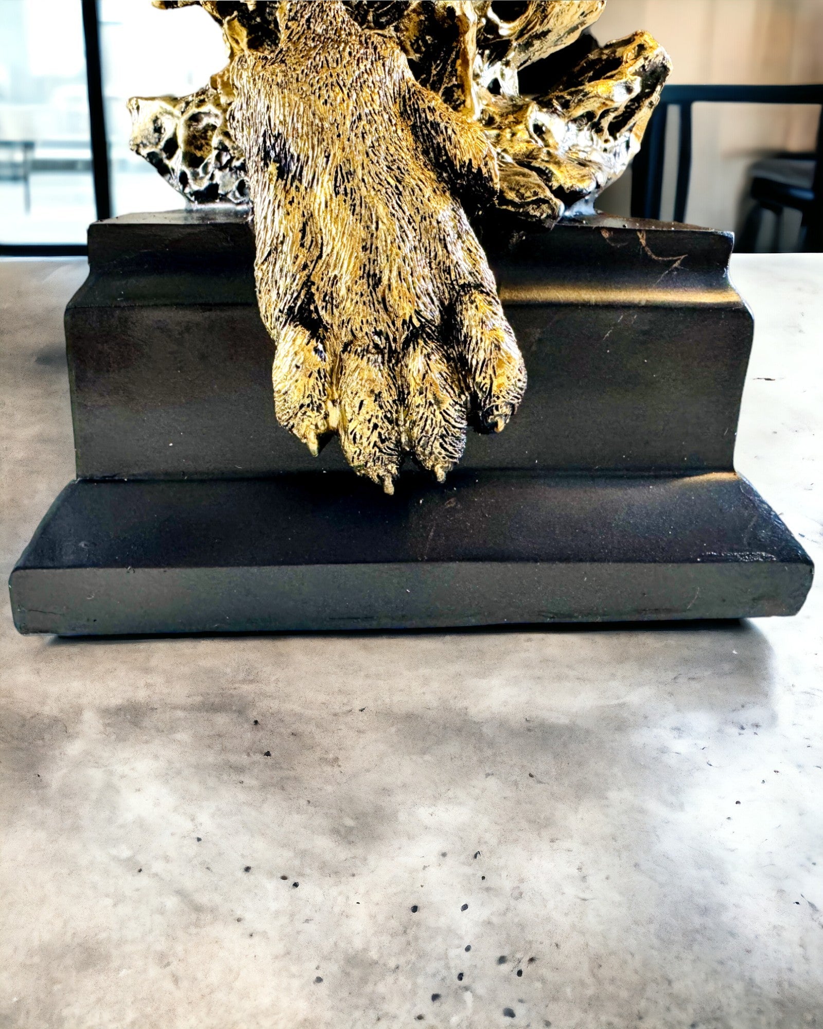 Kráľovský Lev - Majestátna Dekoratívna Figúrka s Možnosťou Gravírovania, 2 farebné varianty na výber, na darček