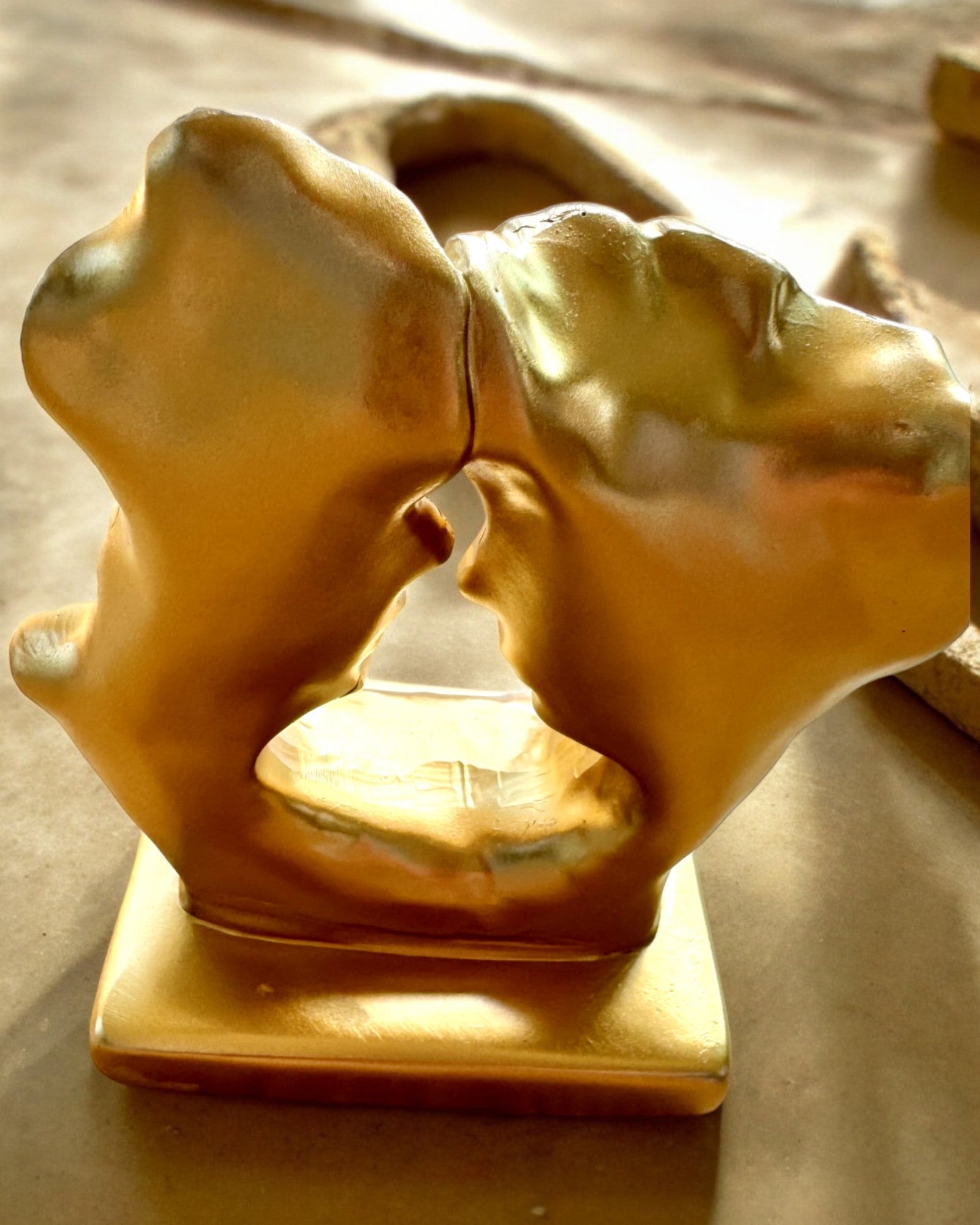 Figúrka "Zlaté Spojenie" - 13,5 cm výška, Dekoratívna s Možnosťou Gravírovania