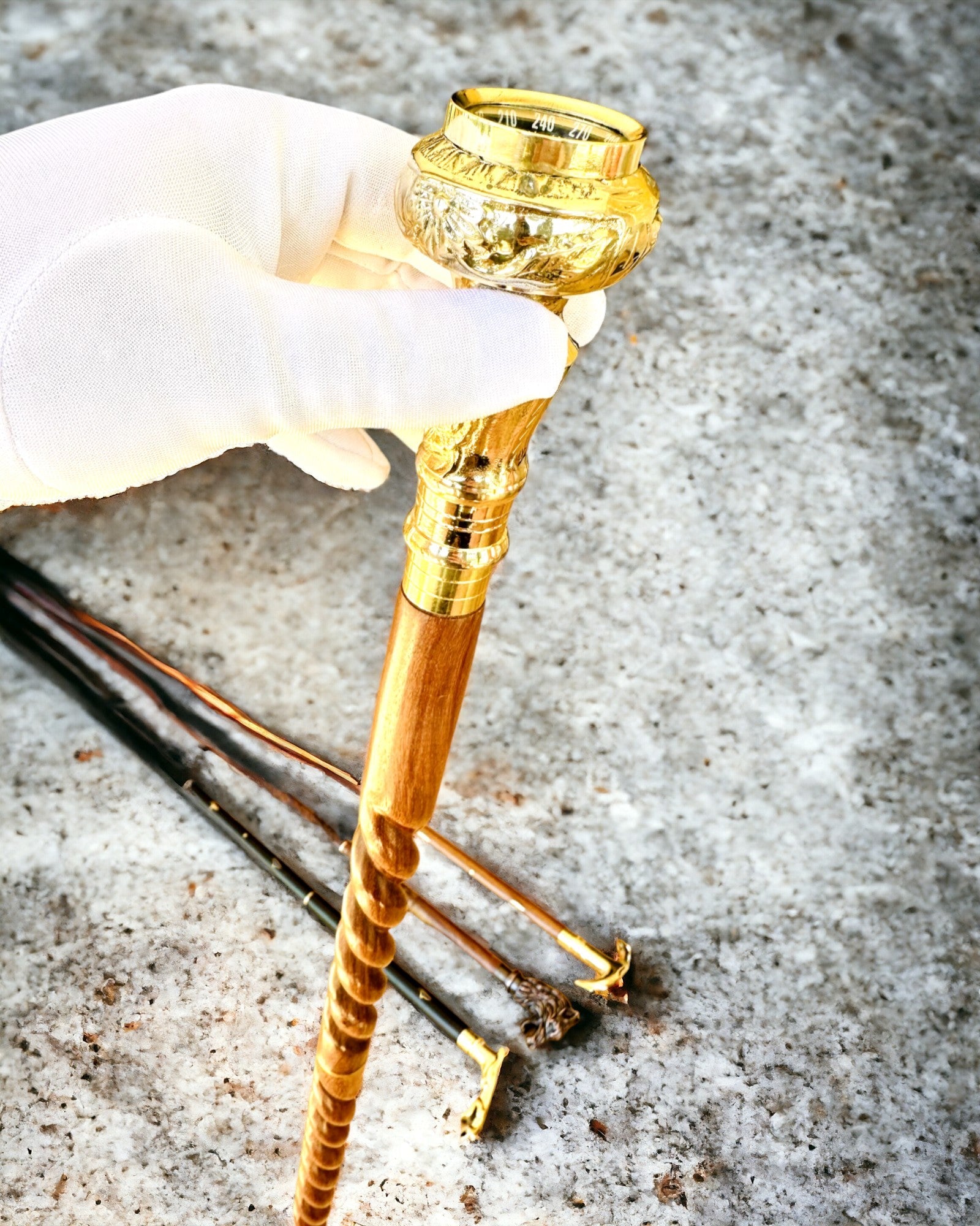 Kompasso Brown - Laska na prechádzky - Drevená Ručne Vyrezávaná - Exkluzívna Edícia s Možnosťou Gravírovania