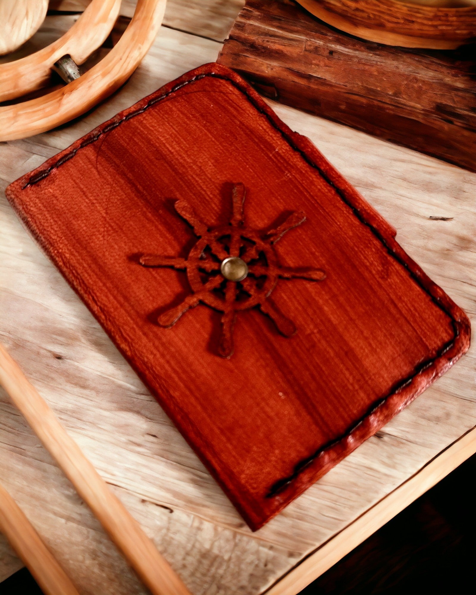 Veliteľské puzdro – ručne vyrobené puzdro na vreckové hodinky alebo kompas s možnosťou personalizácie