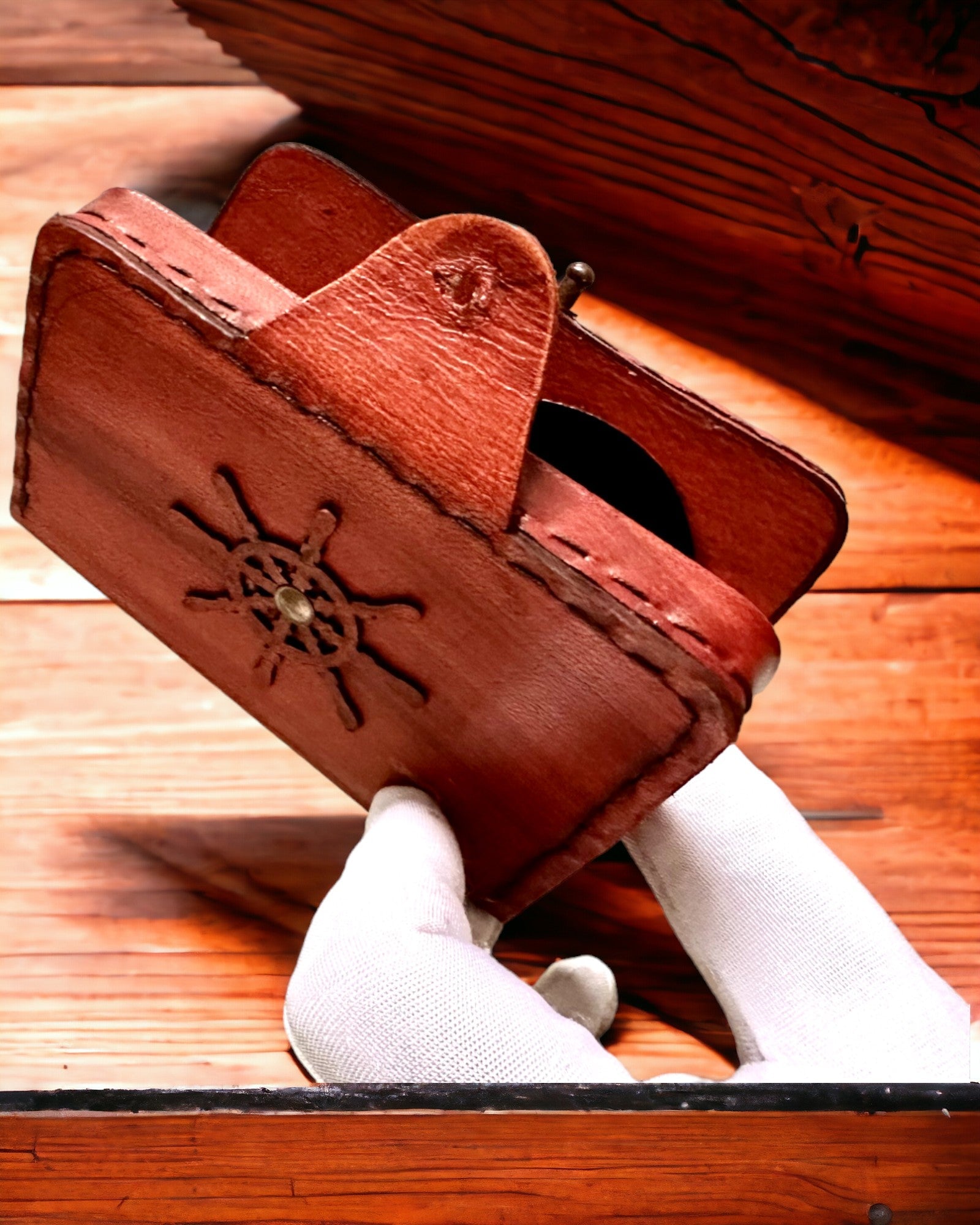 Veliteľské puzdro – ručne vyrobené puzdro na vreckové hodinky alebo kompas s možnosťou personalizácie