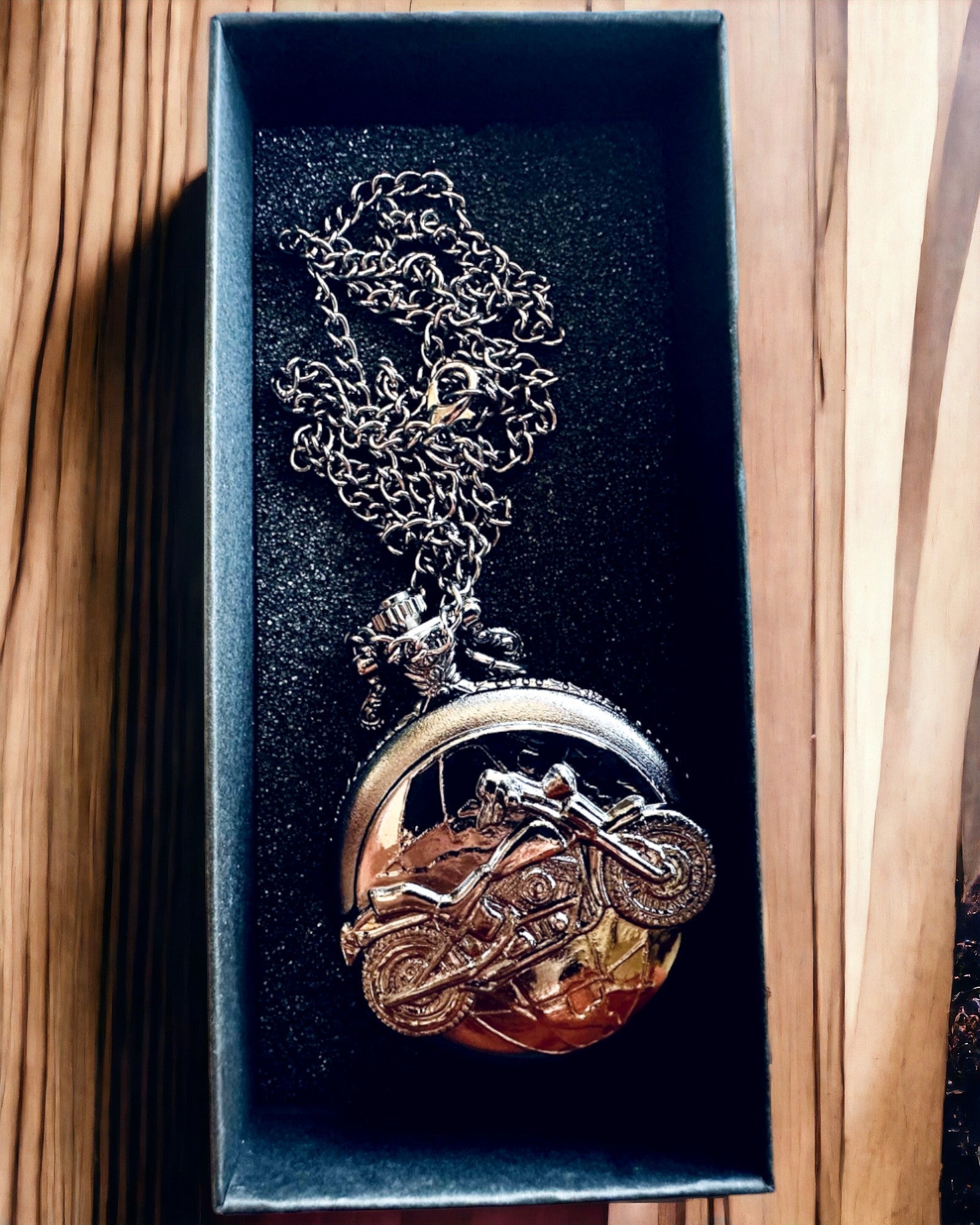 Elegantné Vreckové Hodinky Motocyklová Vášeň, možnosť personalizácie gravírovaním