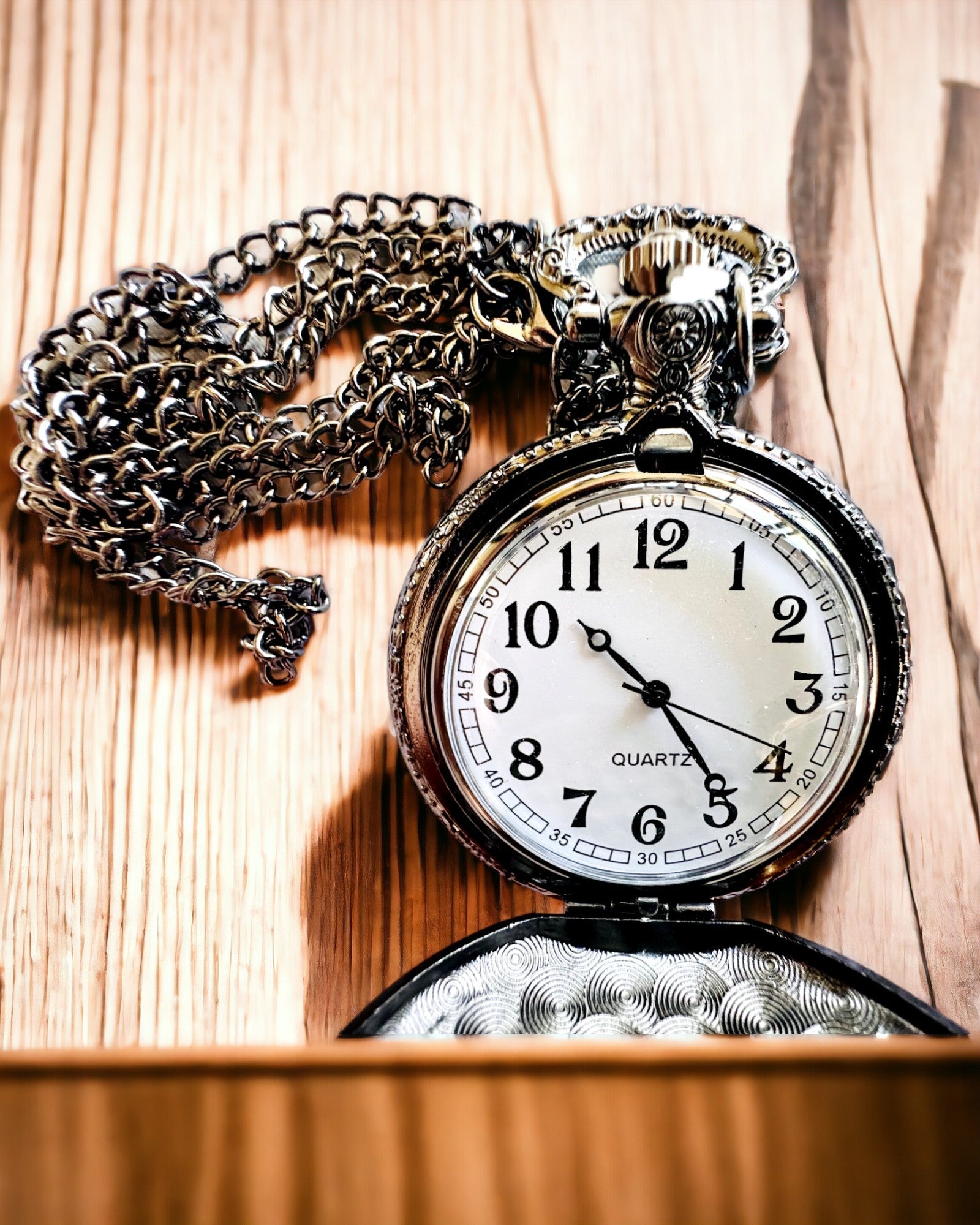 Elegantné Vreckové Hodinky Motocyklová Vášeň, možnosť personalizácie gravírovaním