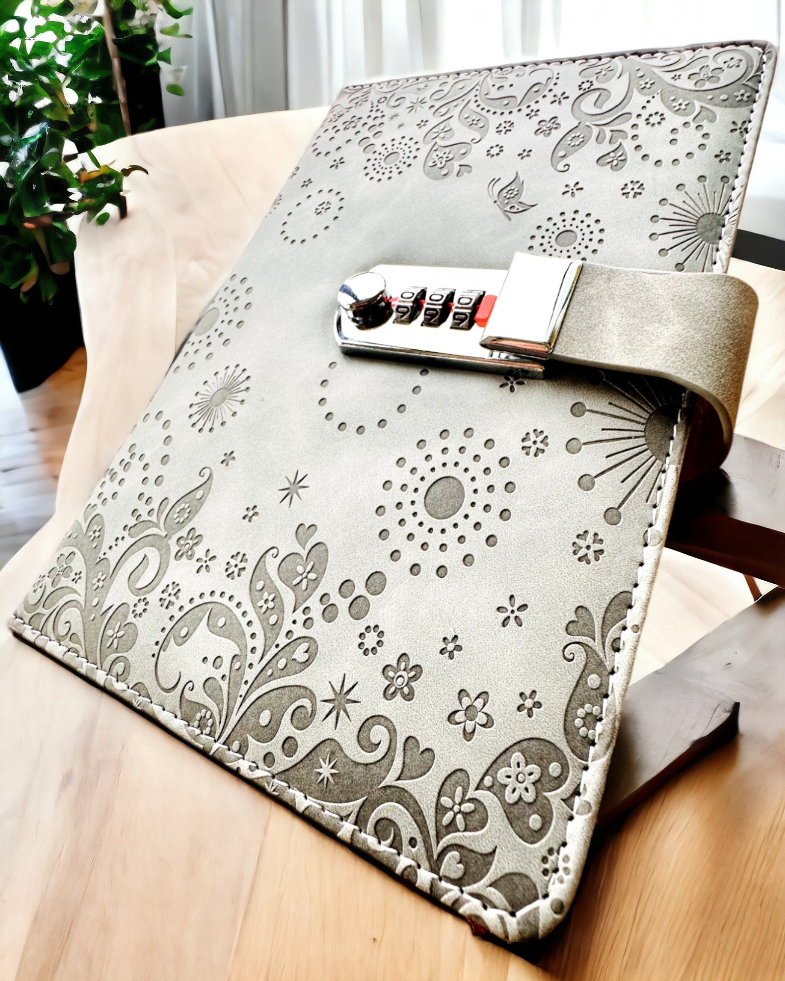 Exkluzívny Zápisník, PU koža, A5 so Zámkom na Kód - "Secret Journal", personalizácia gravírovaním