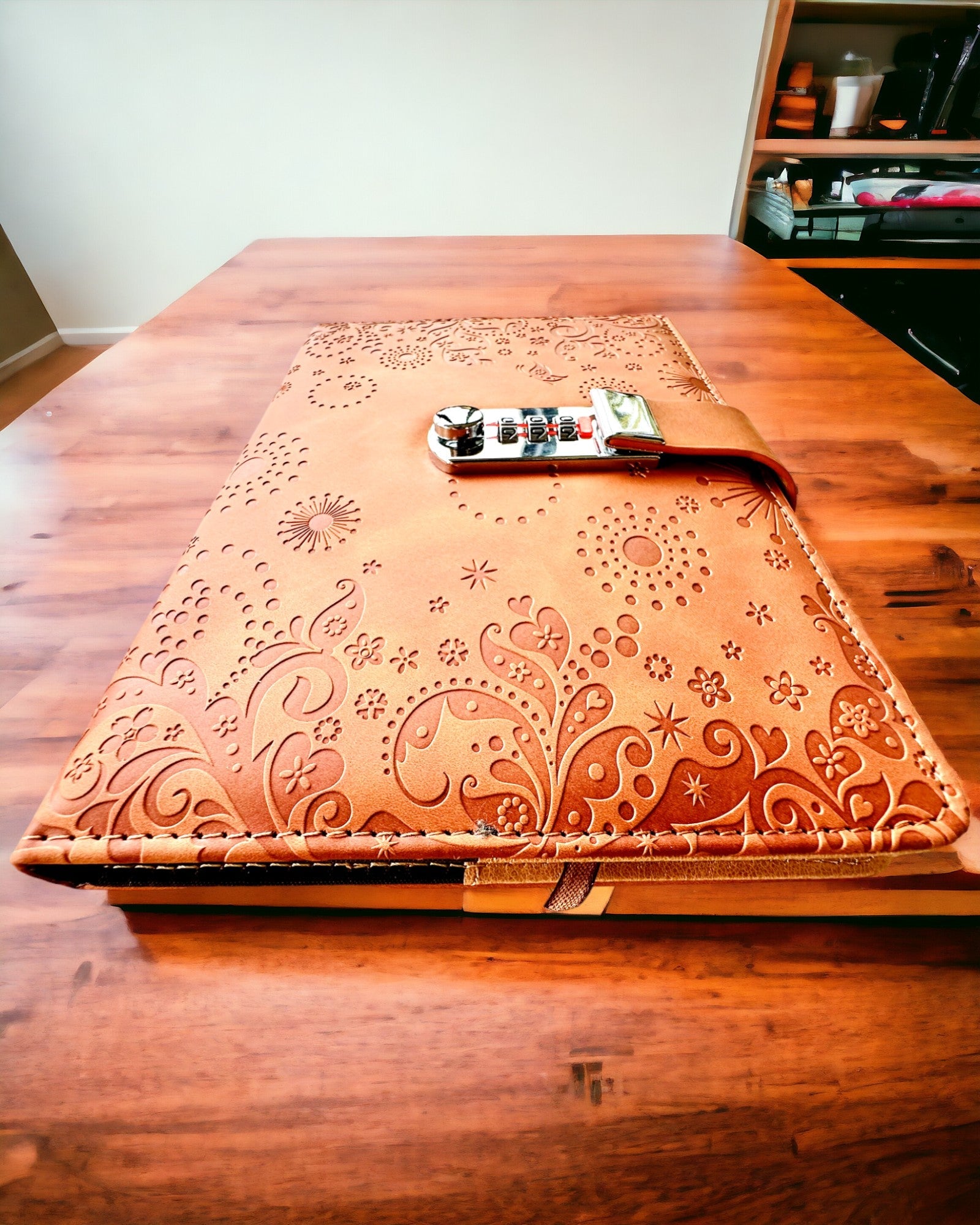 Exkluzívny Zápisník, PU koža, A5 so Zámkom na Kód - "Secret Journal", personalizácia gravírovaním