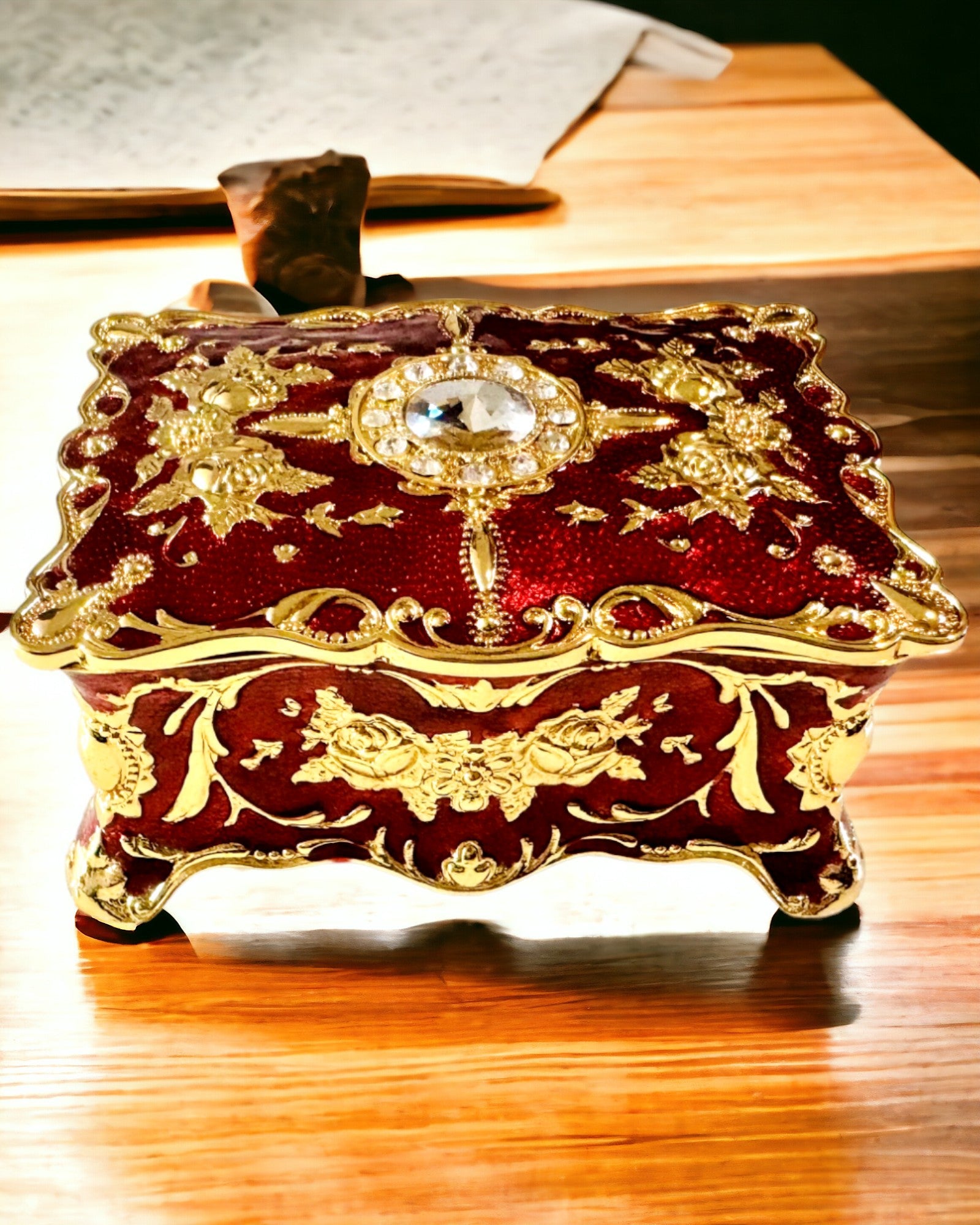 Skrinka, Organizér na Šperky v Štýle Vintage – Kovová Skrinka na Poklady s Ozdobnými Prvkami