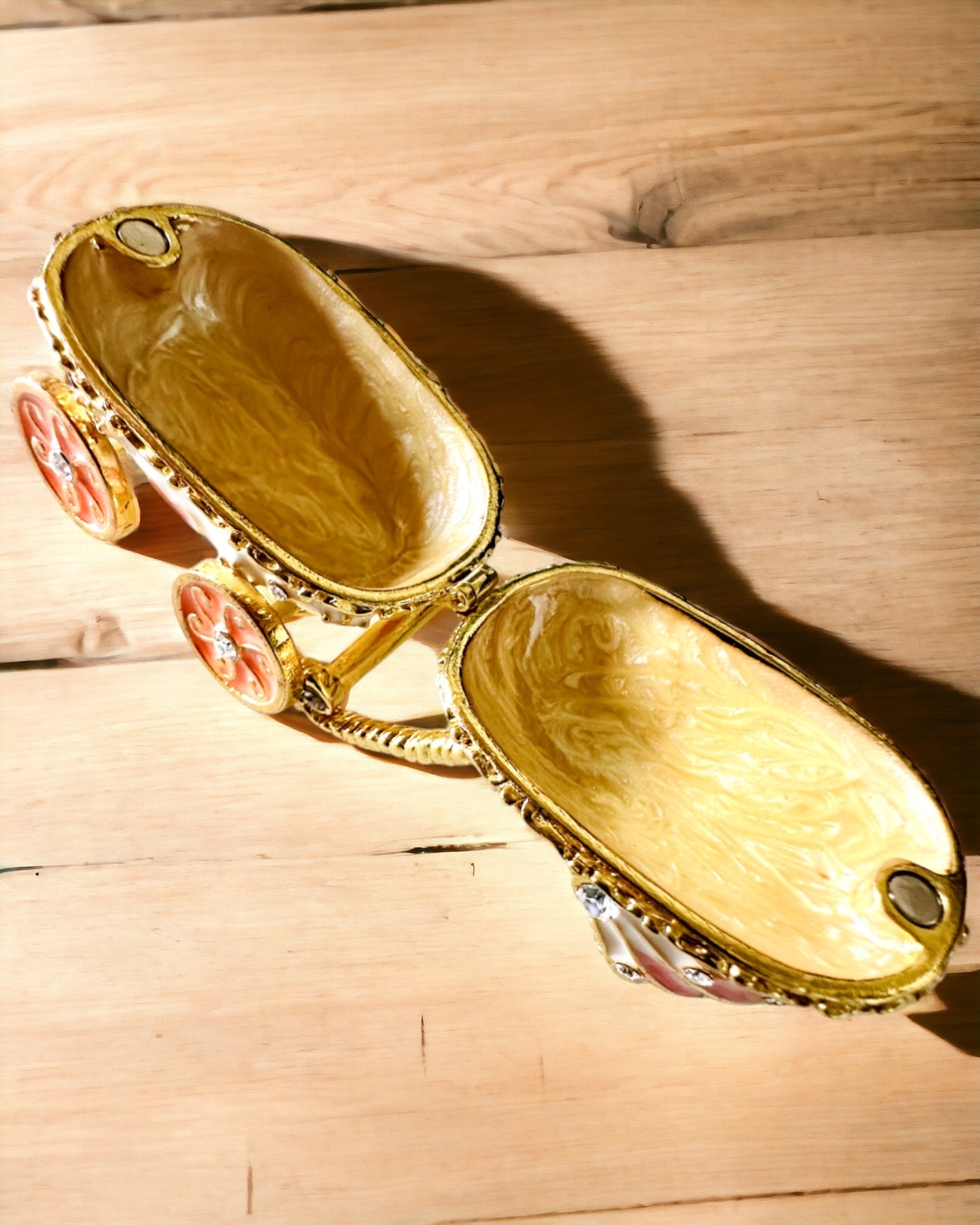 Malý Rozprávkový Vozík na šperky, poklady - Kráľovská Elegancia, personalizácia gravírovaním