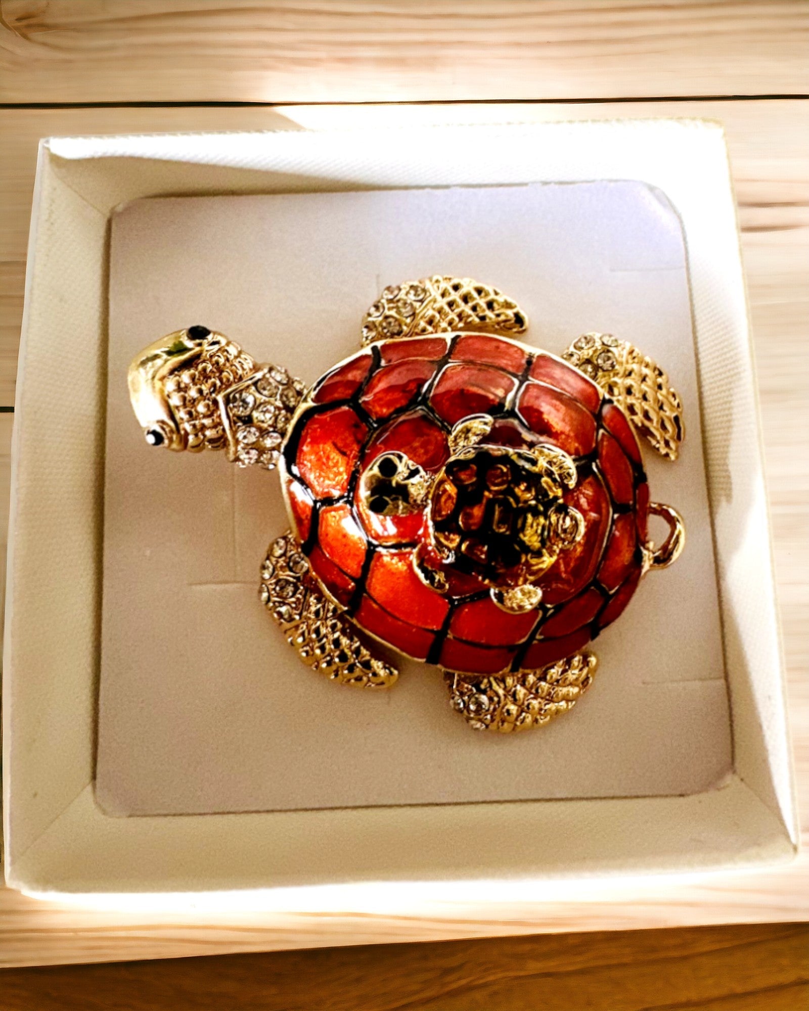 Skrinka "Korytnačia Rodinka" - farba oranžová, personalizácia gravírovaním
