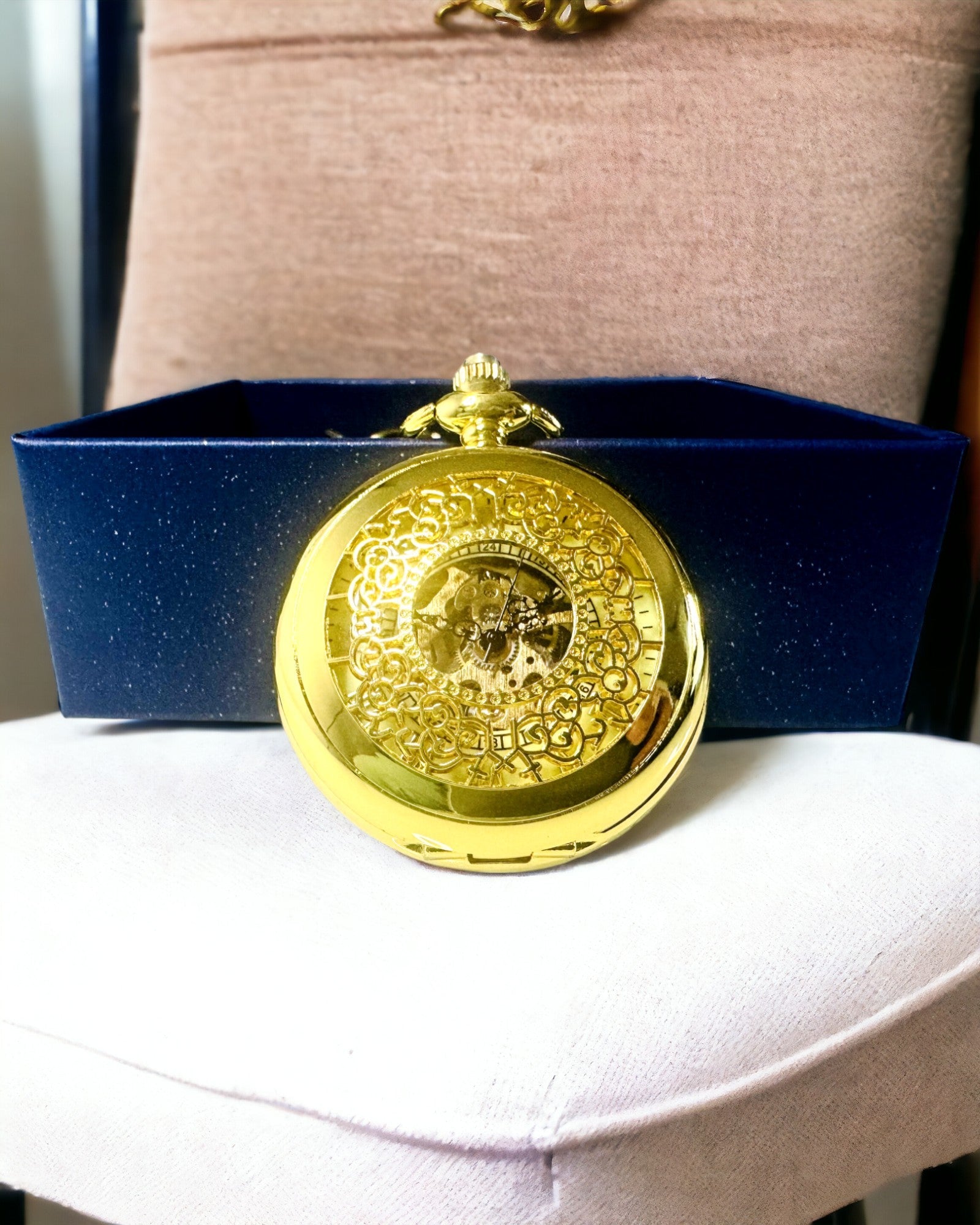 Retro Vyrezávané Vreckové Hodinky s Ručne Natahovaným Mechanizmom, zlatá farba s Rímskou Stupnicou a Svietiacim Ciferníkom, Vintage Štýl