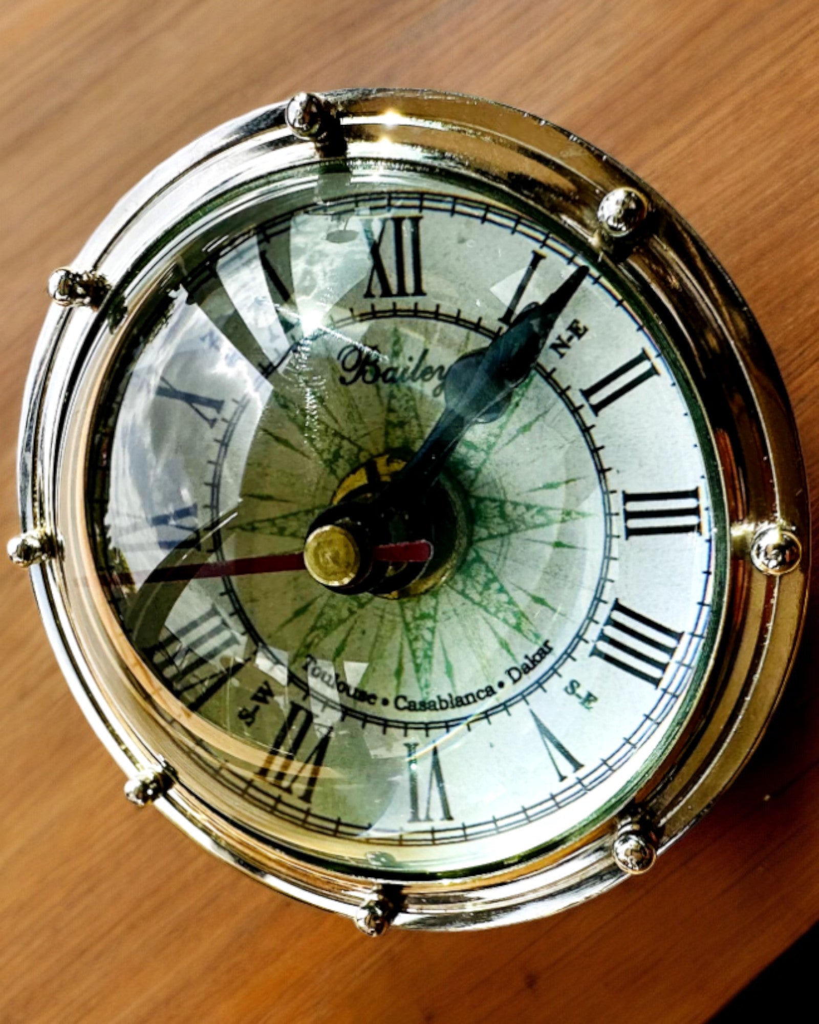 Bailey Compass Clock - Elegantné hodiny s motívom kompasu s možnosťou gravírovania