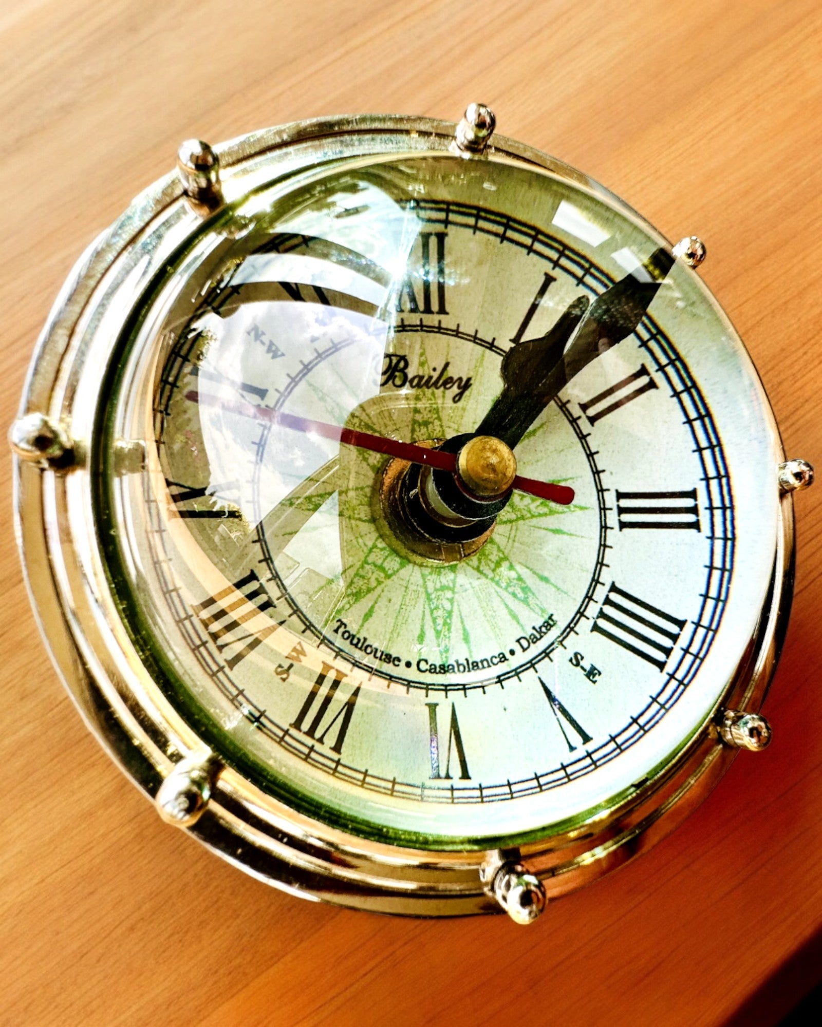 Bailey Compass Clock - Elegantné hodiny s motívom kompasu s možnosťou gravírovania