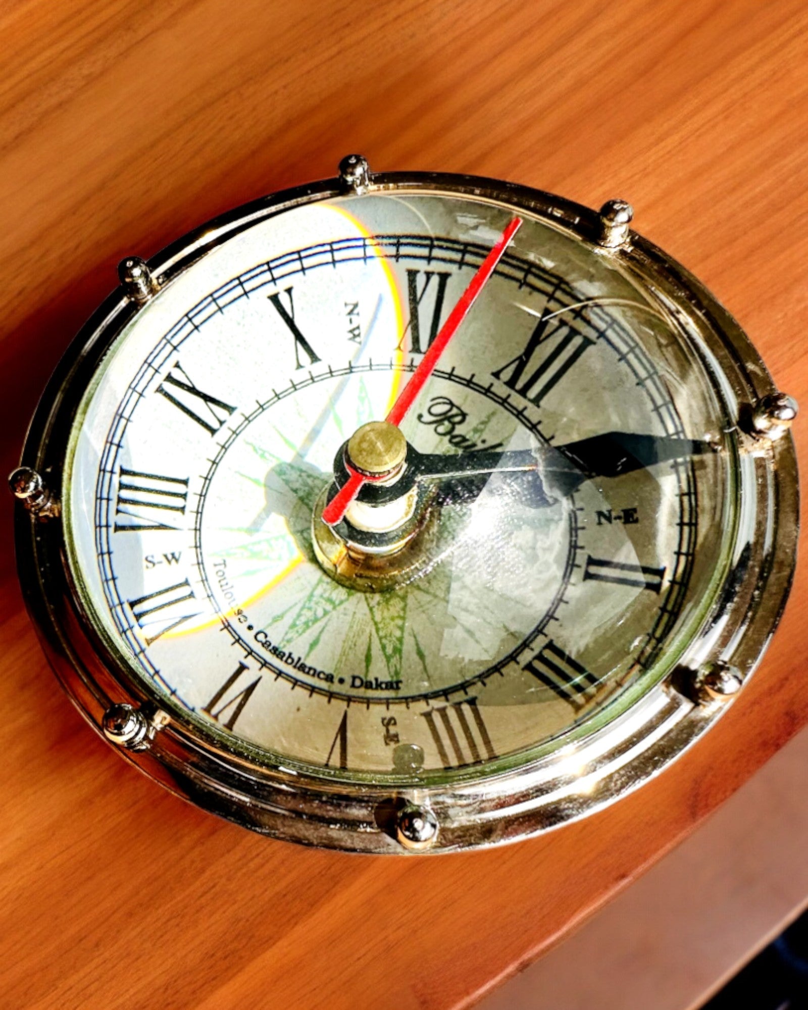 Bailey Compass Clock - Elegantné hodiny s motívom kompasu s možnosťou gravírovania