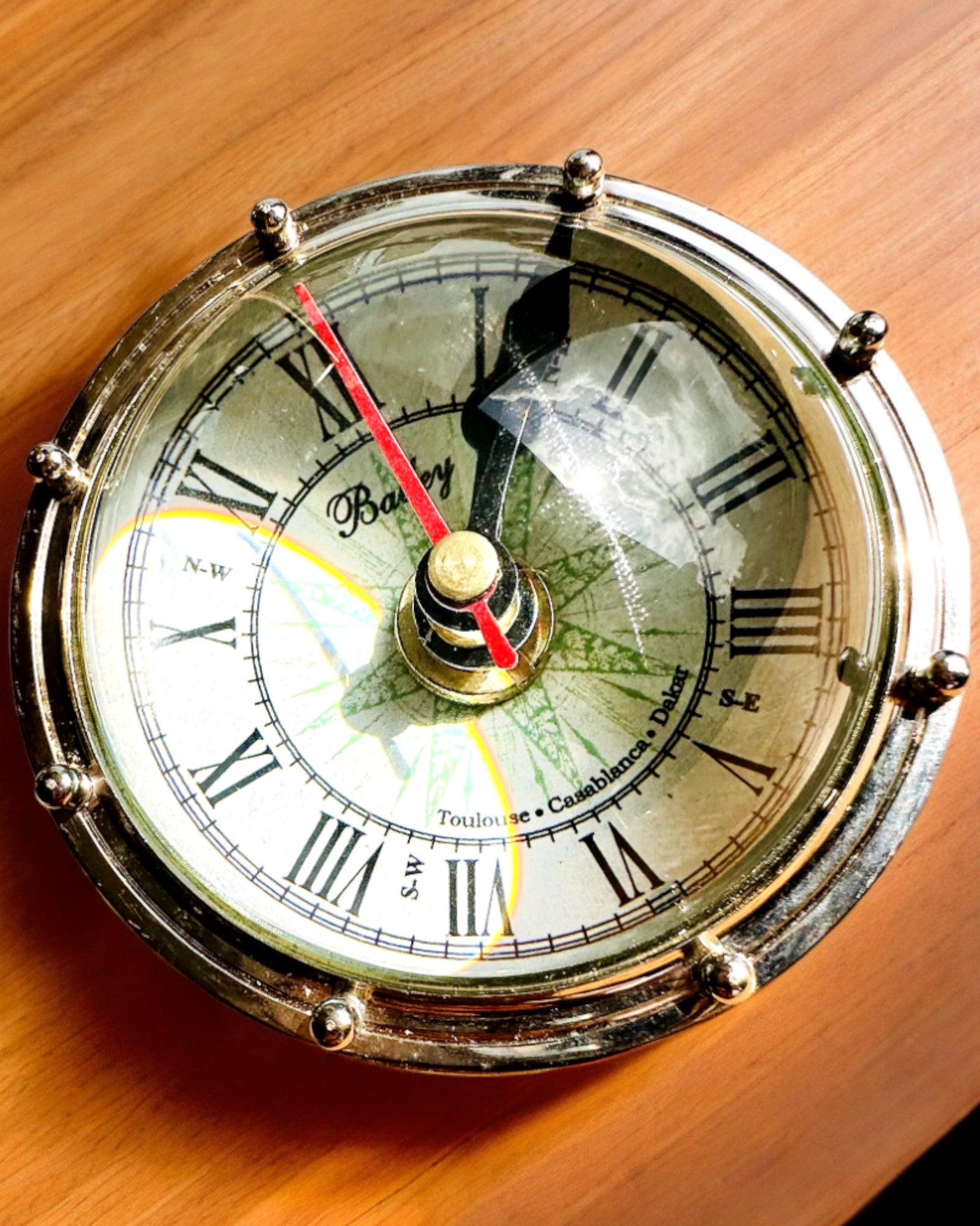 Bailey Compass Clock - Elegantné hodiny s motívom kompasu s možnosťou gravírovania