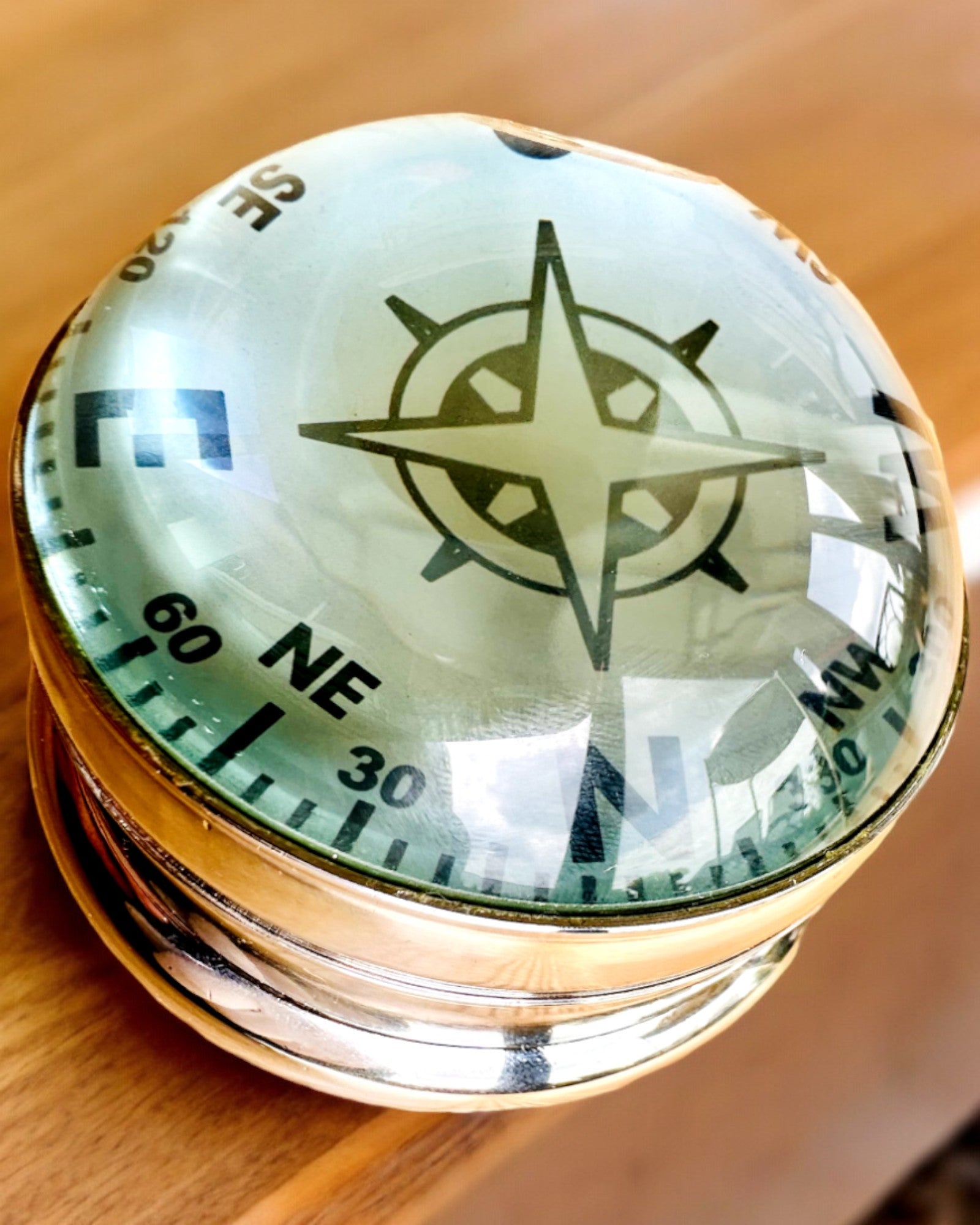 Bailey Compass Clock - Elegantné hodiny s motívom kompasu s možnosťou gravírovania