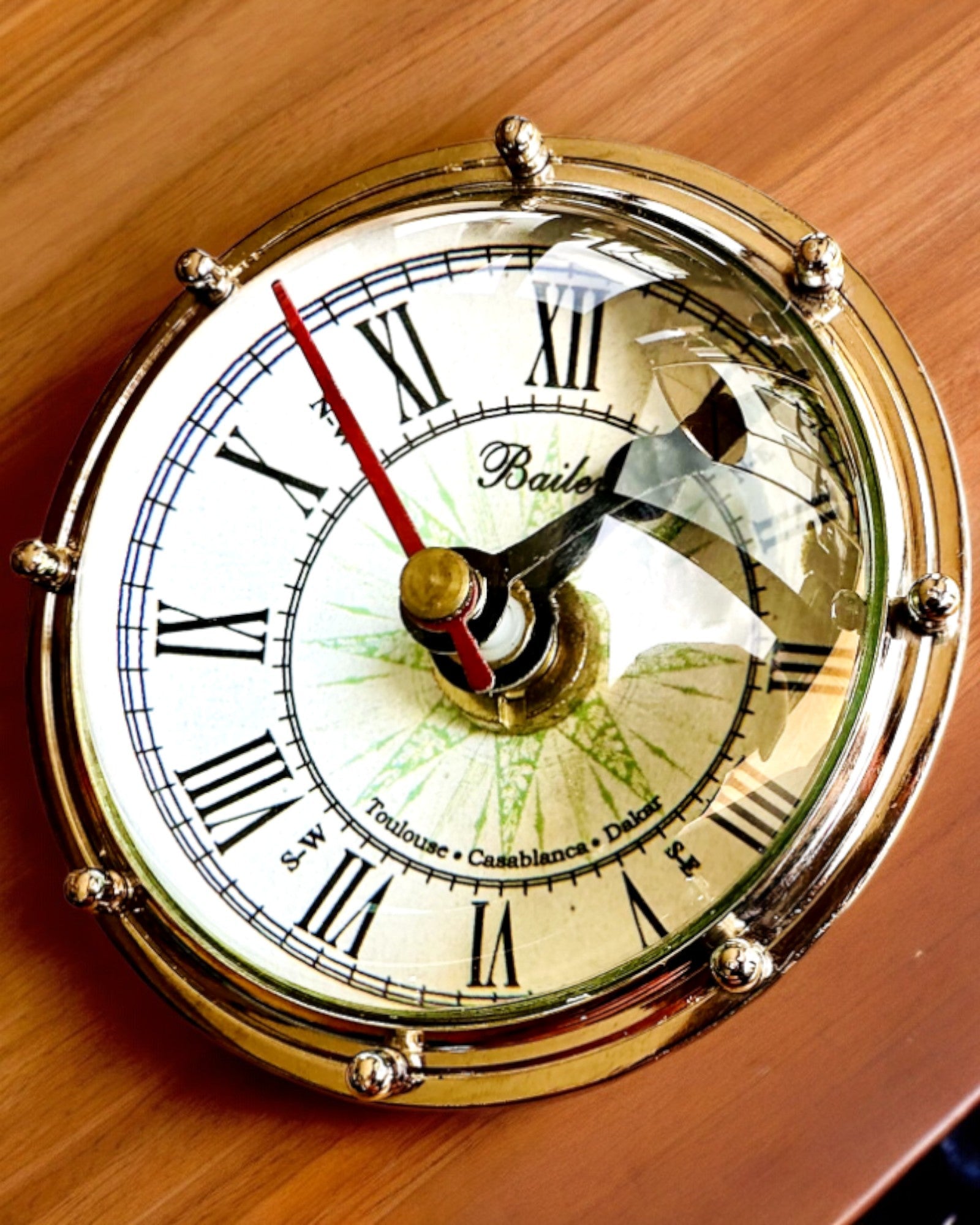 Bailey Compass Clock - Elegantné hodiny s motívom kompasu s možnosťou gravírovania