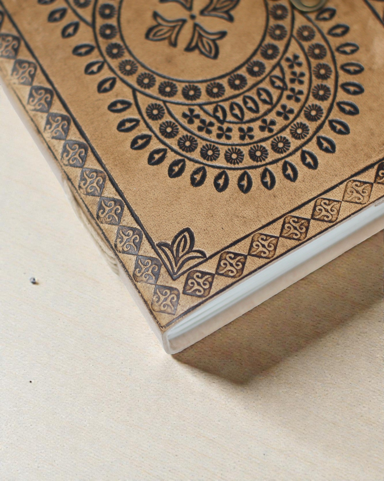 Kožený zápisník s modrou mandalou (18x13 cm)