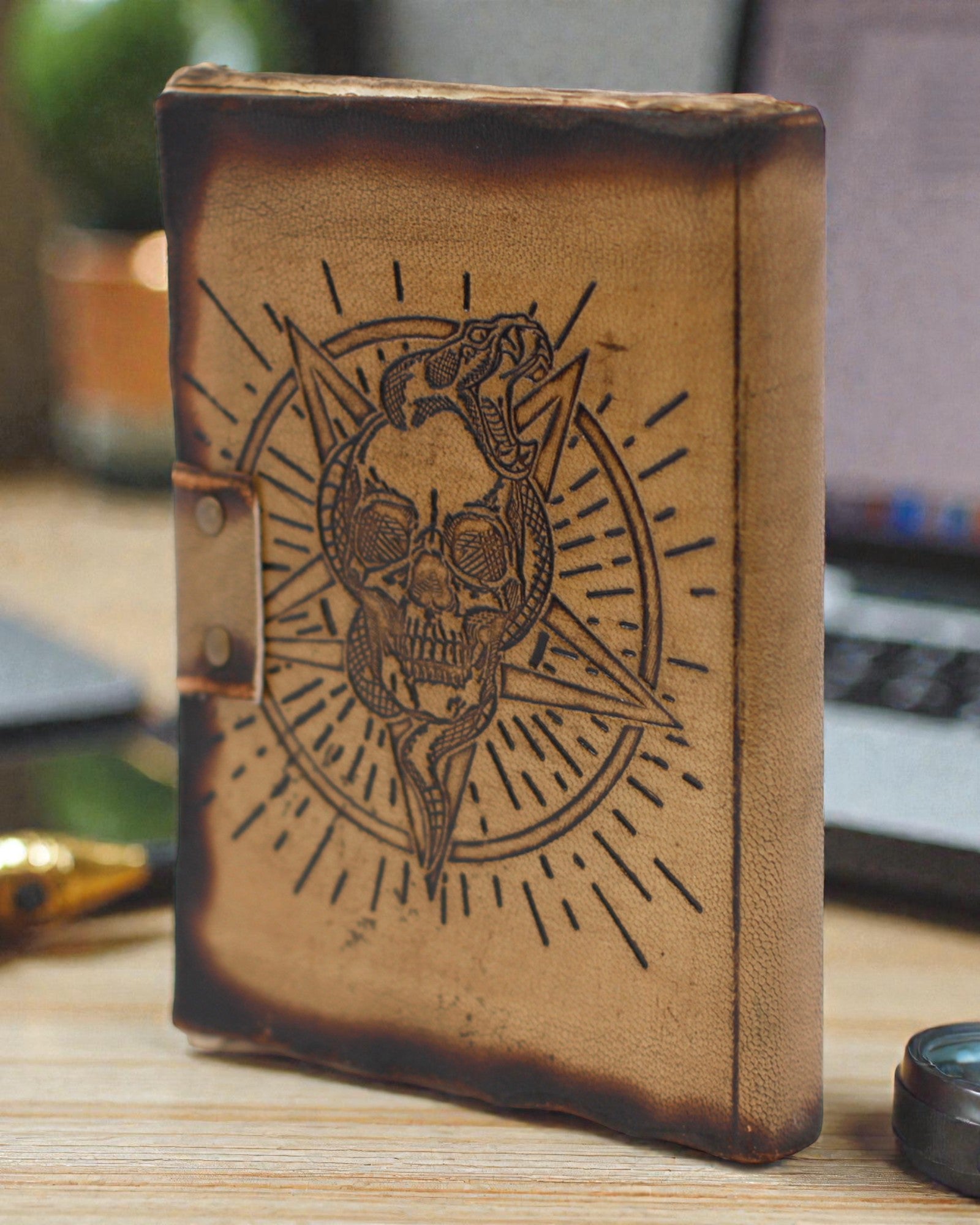 Noctis Sigil – Kožený zápisník: pentagram a lebka