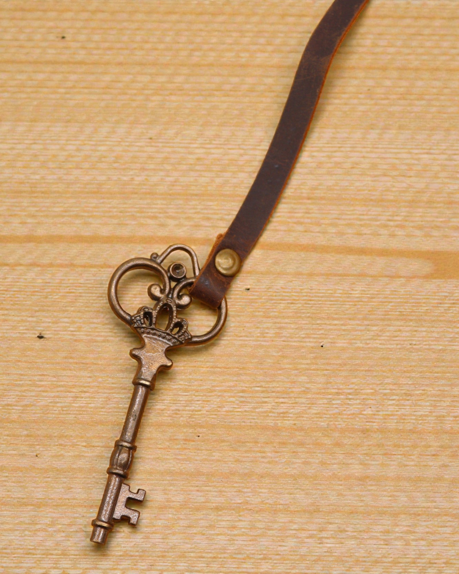 Zápisník z olejovanej kože s kľúčikom na tajomstvá – denník v retro štýle 13 × 18 cm