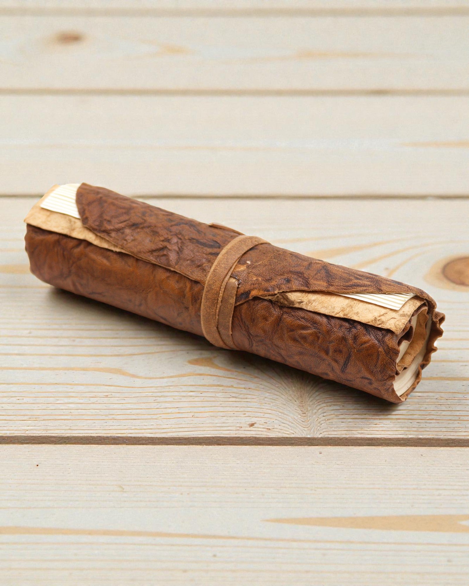 Zwijany Skórzany Notatnik Podróżniczy – Naturalny (21 x 15 cm)