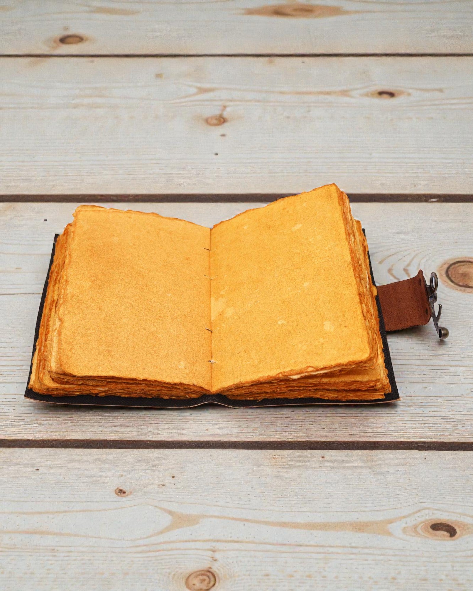 Kožený zápisník Lotus Mandala s otrhaným okrajom (17,8x12,7 cm)