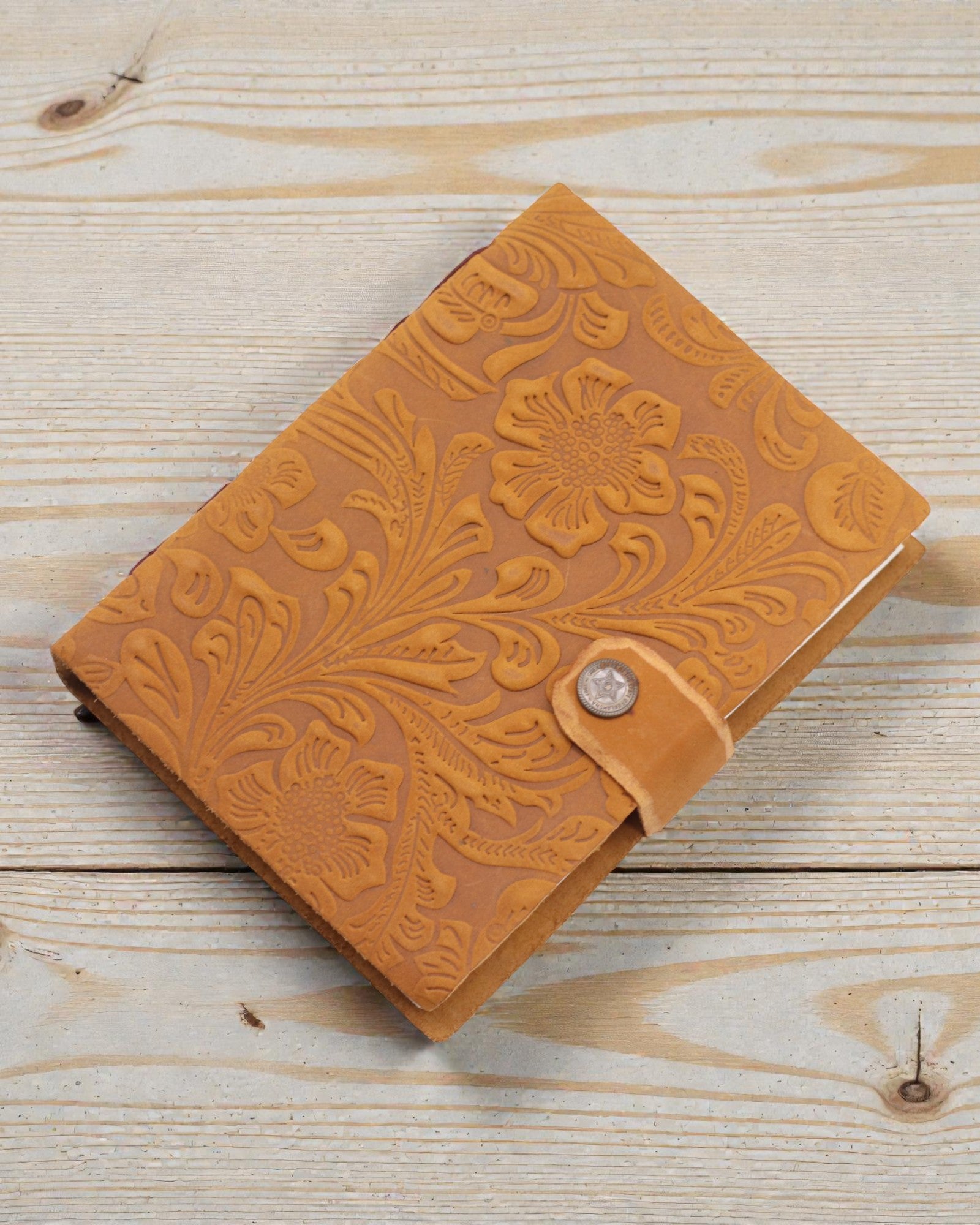 Skórzany Notatnik z Wytłoczonymi Kwiatami – brązowy (17,8 x 12,7 cm)