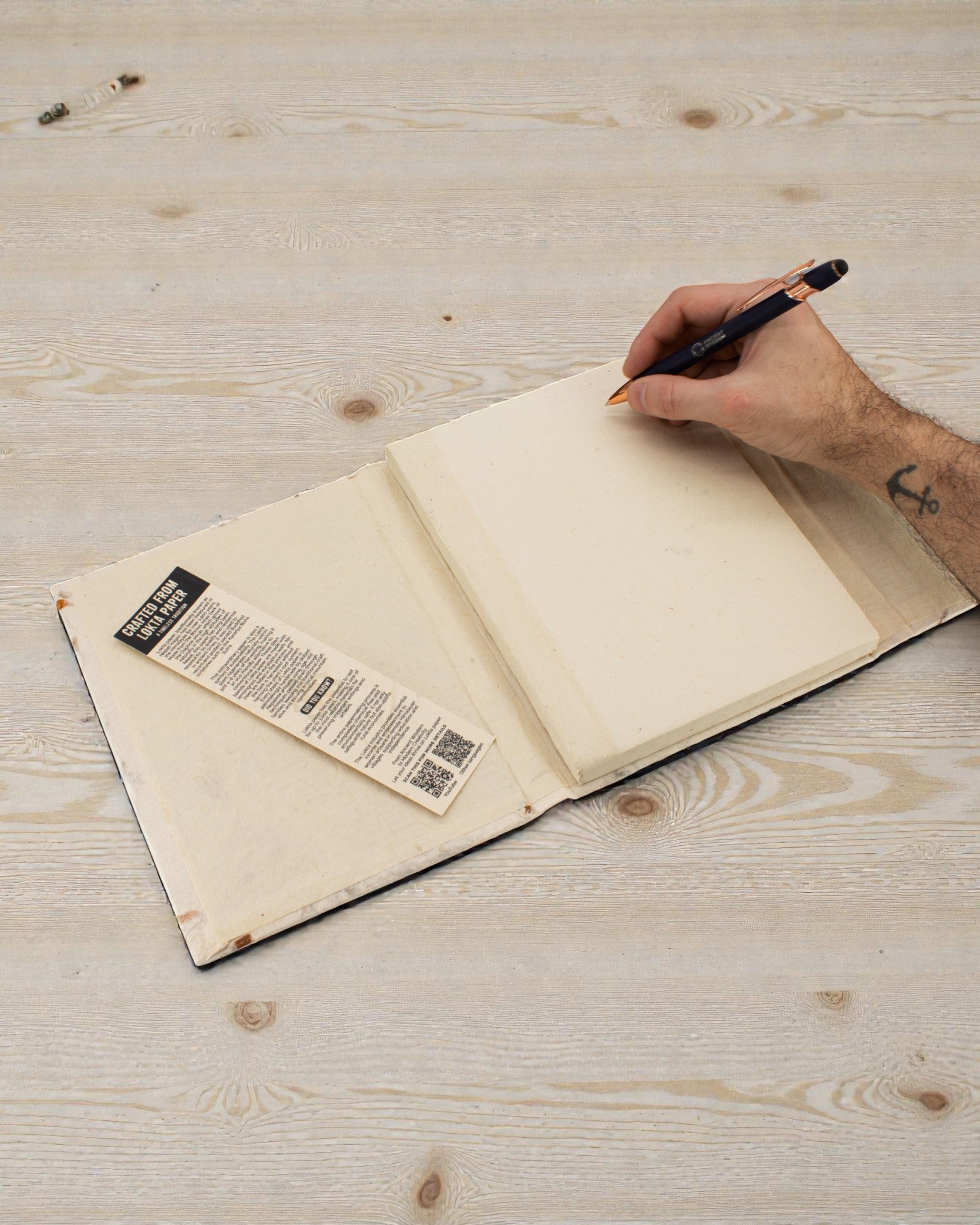 Veľký zápisník Lokta Botanický rozkvet – Kvety (45 listov, 21 x 15 cm)