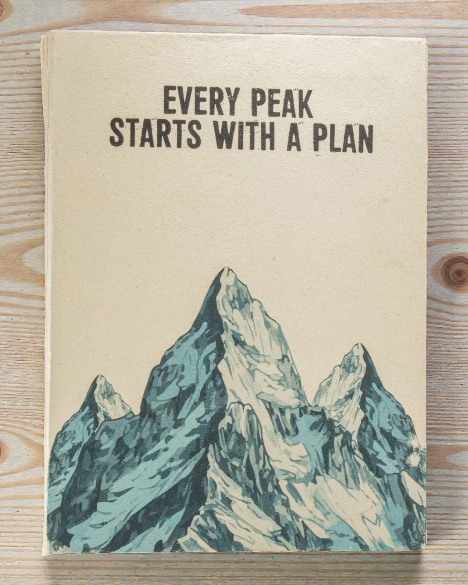 Duży Notatnik Lokta Mountain Path – Every Peak Starts with a Plan (45 kartek, 21 x 15 cm)