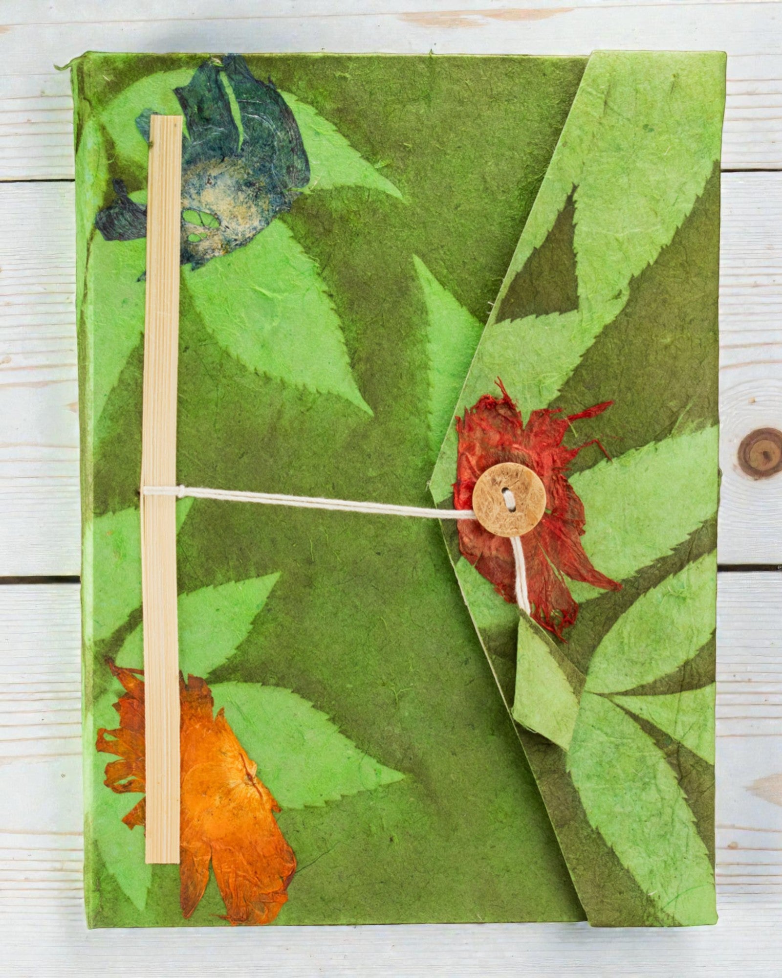 Lokta výrazný kvetinový zápisník – Veľký (21x15cm) – 45 listov – Obsahuje záložku – Machová zelená