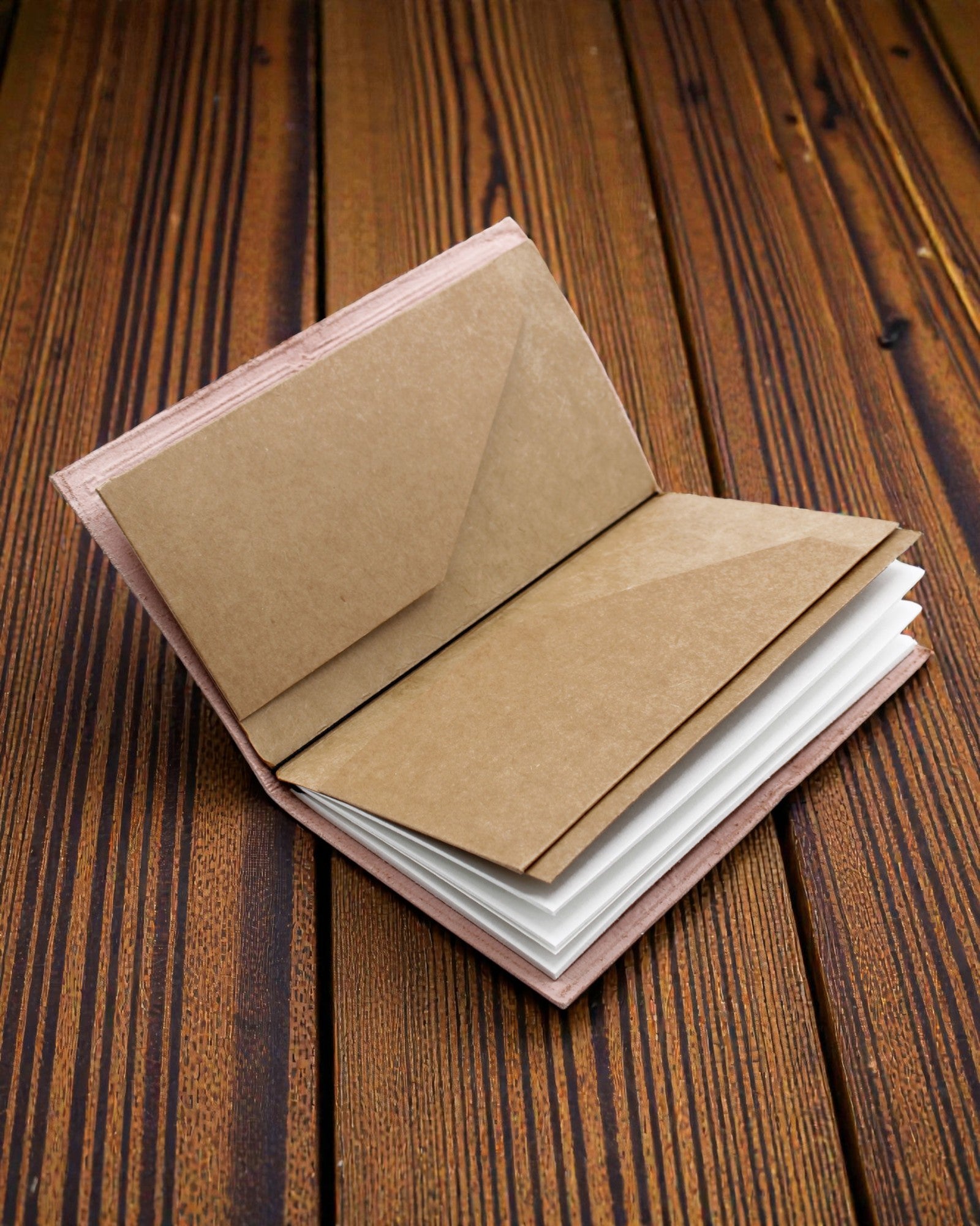 Ręcznie Wykonany Skórzany Notatnik Crimson Vision – Little Book of Big Plans (80 stron)