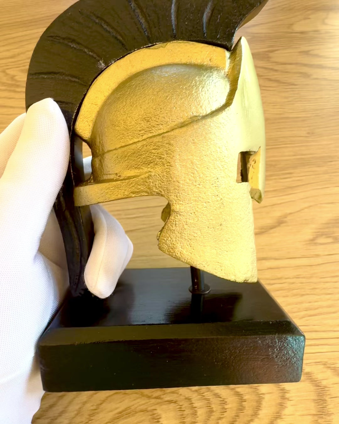 Prilba Spartan Premium – ručne vyrobená dekoratívna socha, možnosť personalizácie gravírovaním na darček