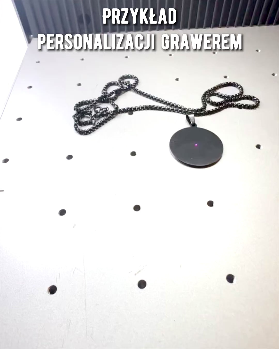 Prívesok "Urban Elegance" – Okrúhla Medaila z Nehrdzavejúcej Ocele v Dvoch Farbách s Možnosťou Personalizácie