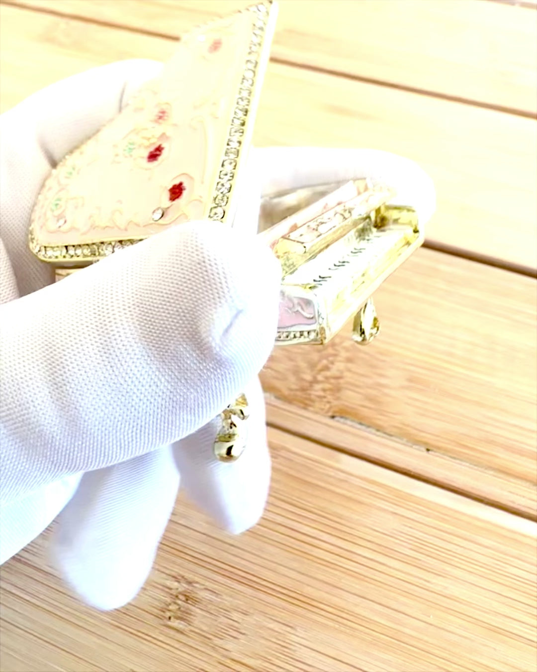 Elegantná šperkovnica "Mini klavír - ruže klasiky" - s možnosťou gravírovania ako darček