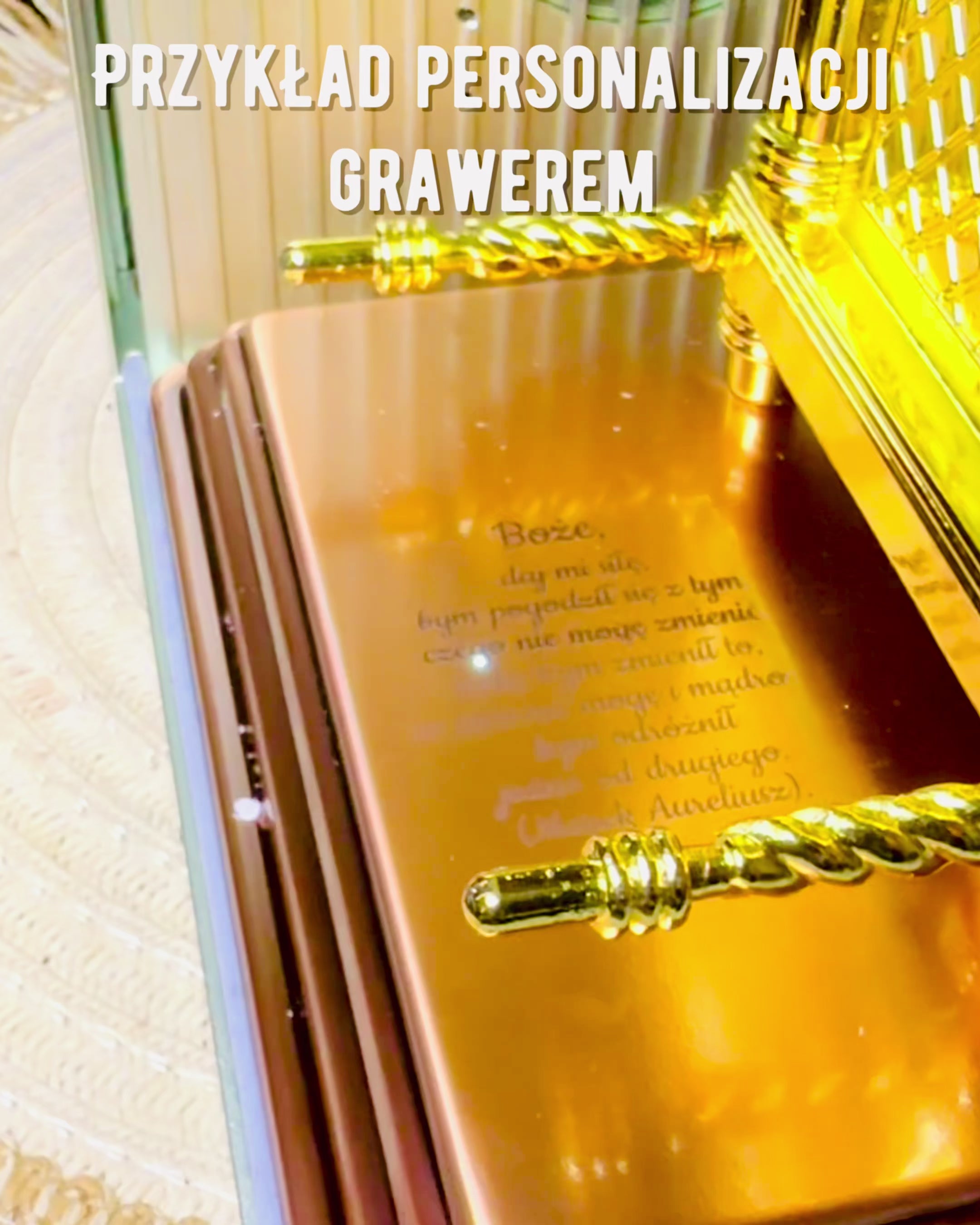 Majestátna Miniatúra Archy Zmluvy v Zlatom Rámovaní 11,2 x 5,8 x 7,3 cm - Exkluzívna archa, Dekorácia v Zlatom Vydaní