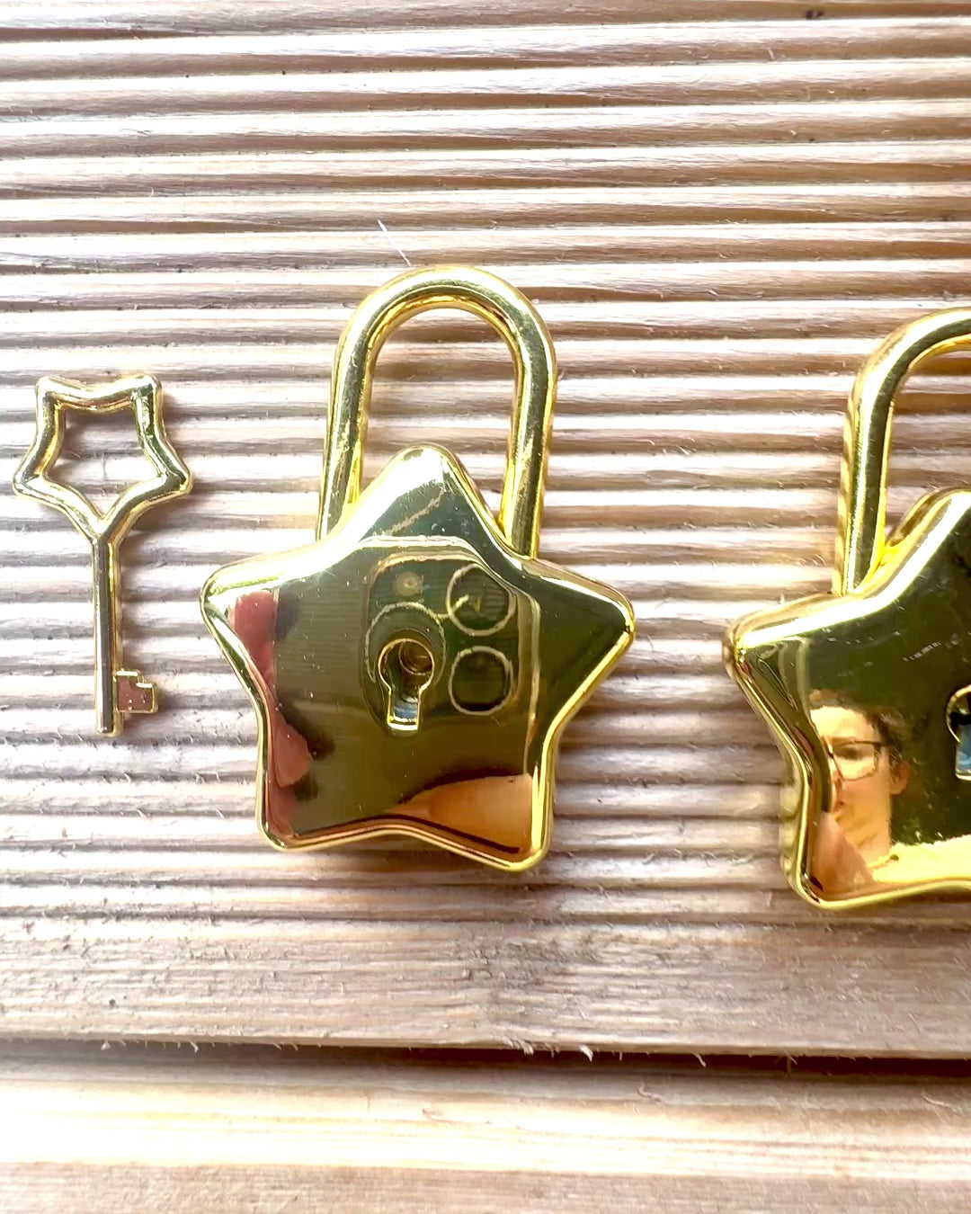 2 Hviezdne mini Zámky s Gravírovaním – Zabezpečte Svoje Sny, personalizované ako darček, 2 farebné varianty na výber