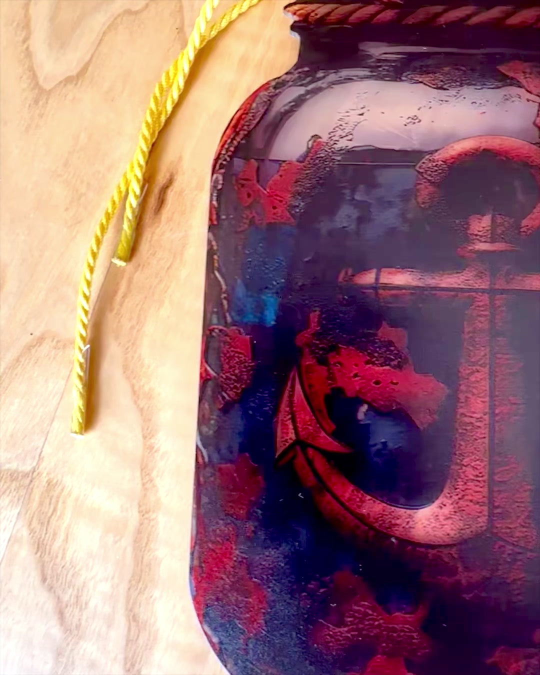 Morský prívesok Kotva v pohári dekoratívna záveska, možnosť personalizácie gravírovaním