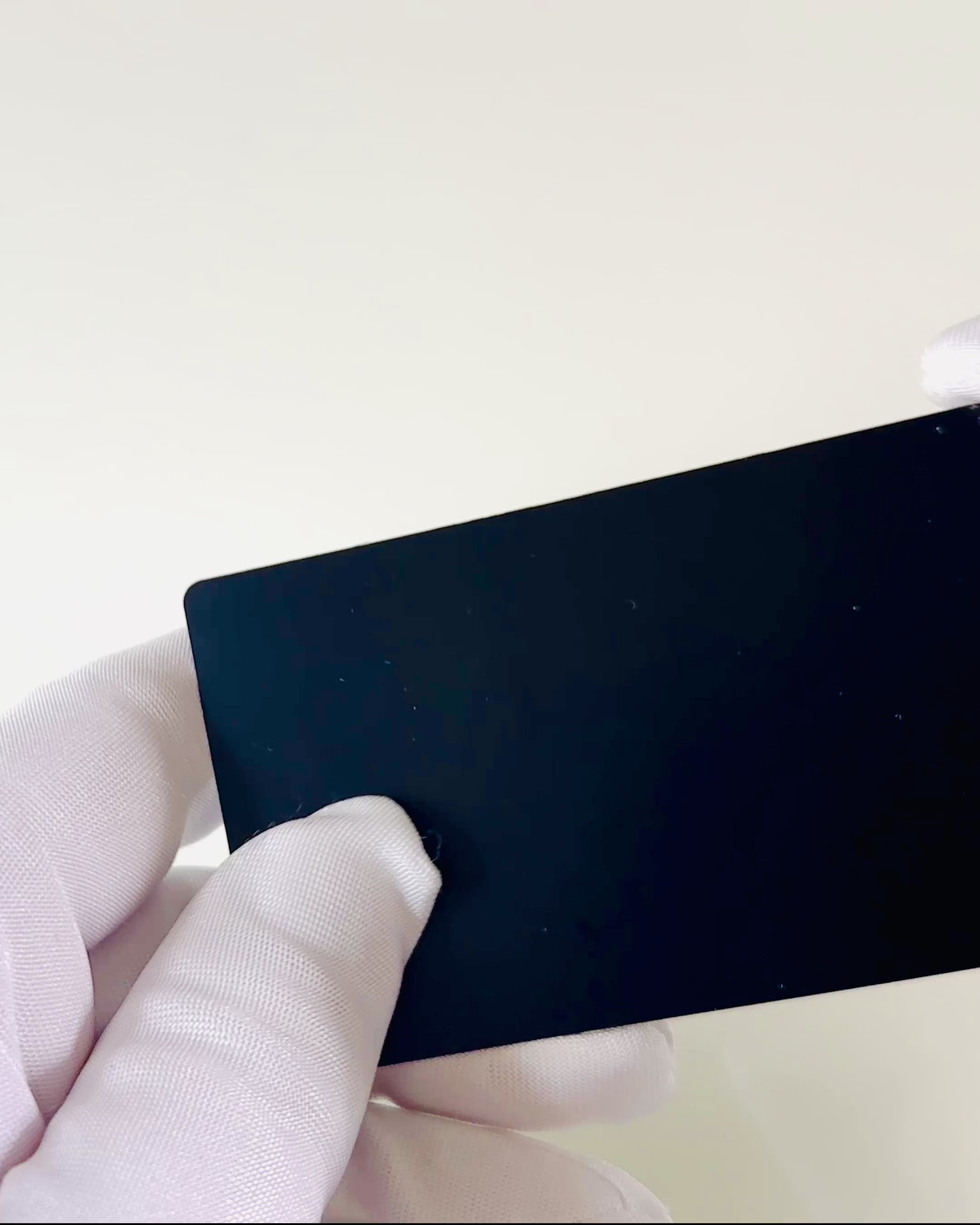 Exkluzívna Čierna Kovová Vizitka s Možnosťou Personalizácie – Ideálna ako Darček