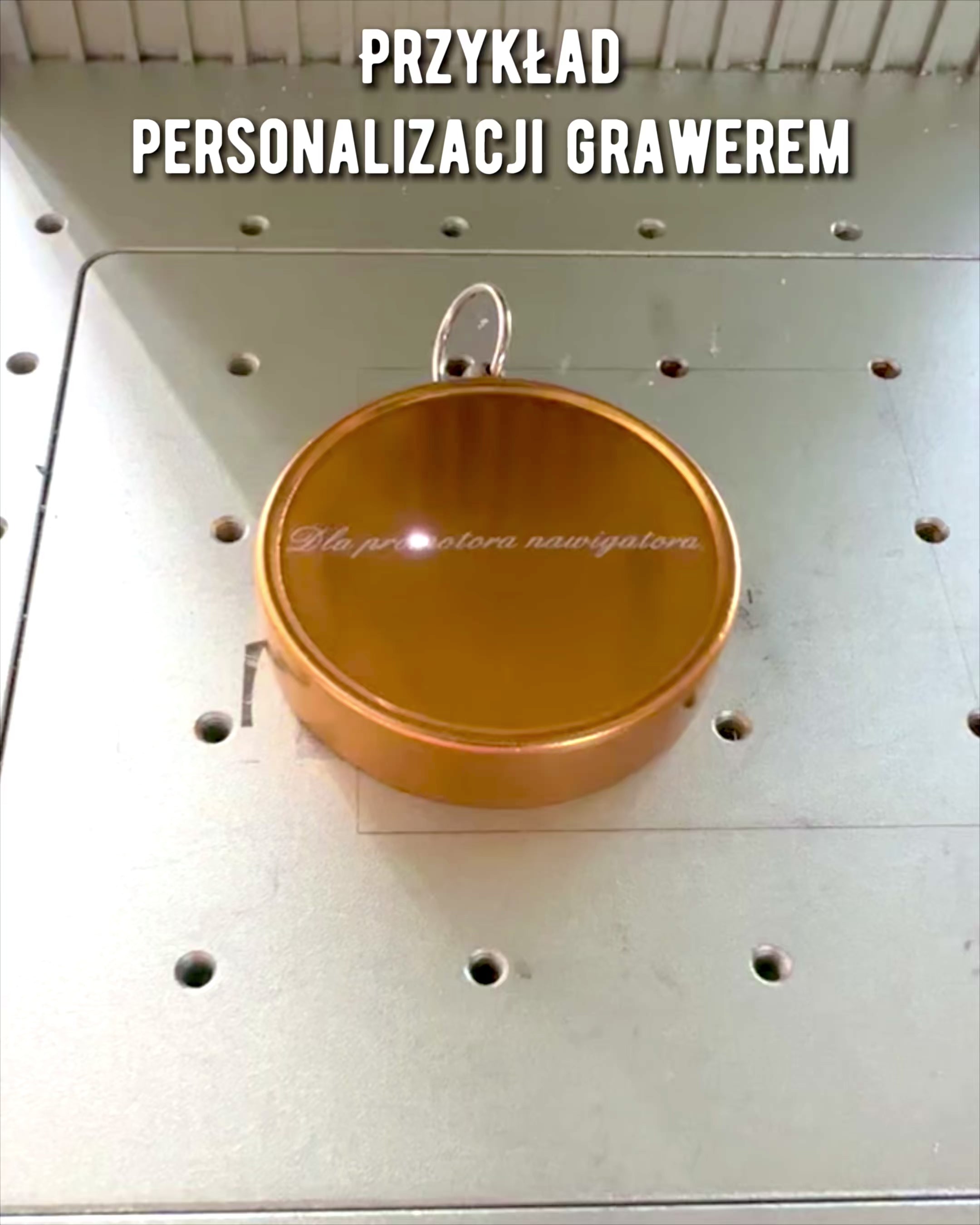 Kompaktný navigačný kompas s kovovým povrchom – Nevyhnutnosť každého cestovateľa, s gravírovaním