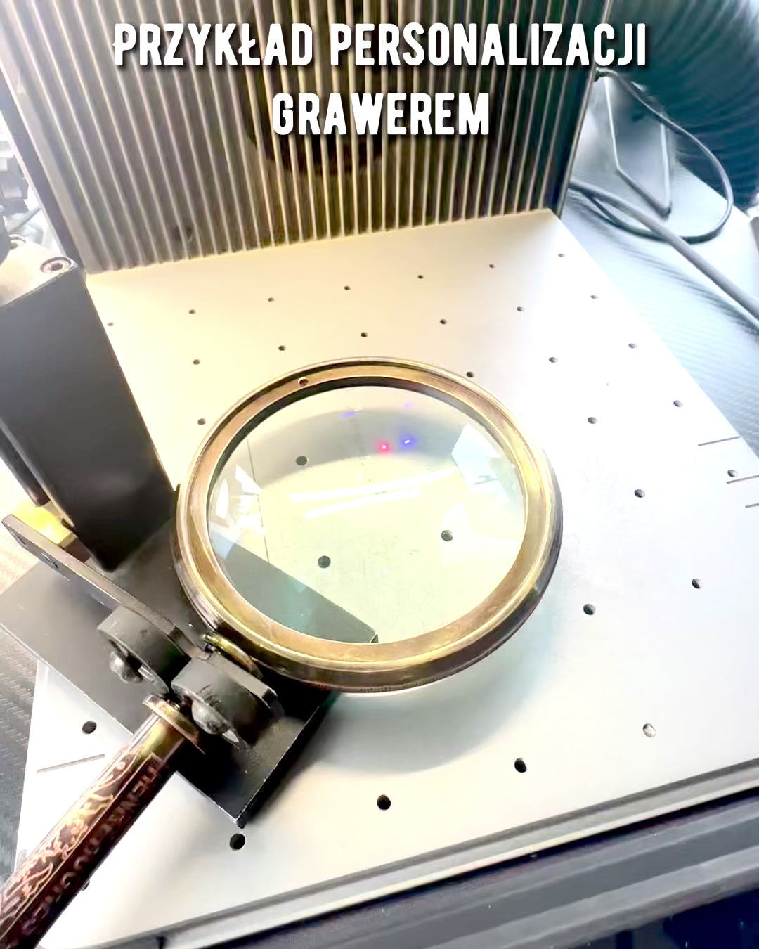 Mosadzná lupa Navigator 1941 s koženým puzdrom – ručne vyrobená, prémiová, možnosť personalizácie ako darček