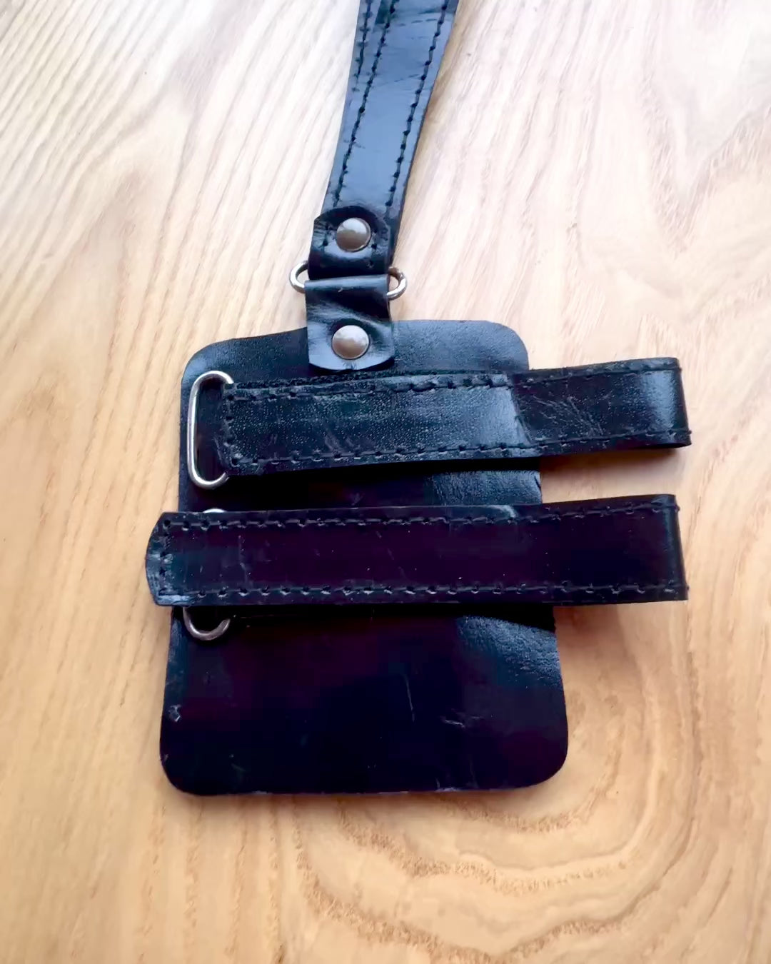 Puzdro Čierna Pantera na Palicu s Možnosťou Gravírovania - Ručne Vyrobené z Prírodnej Kože