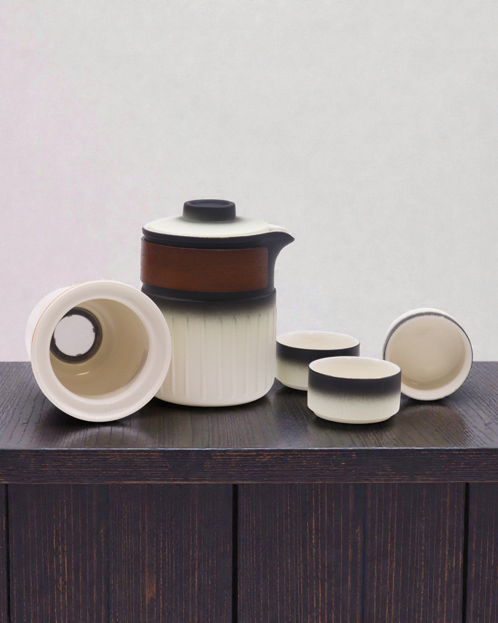 Cesta troch priateľov – Turistická keramická súprava s čajníkom a 3 hrnčekmi