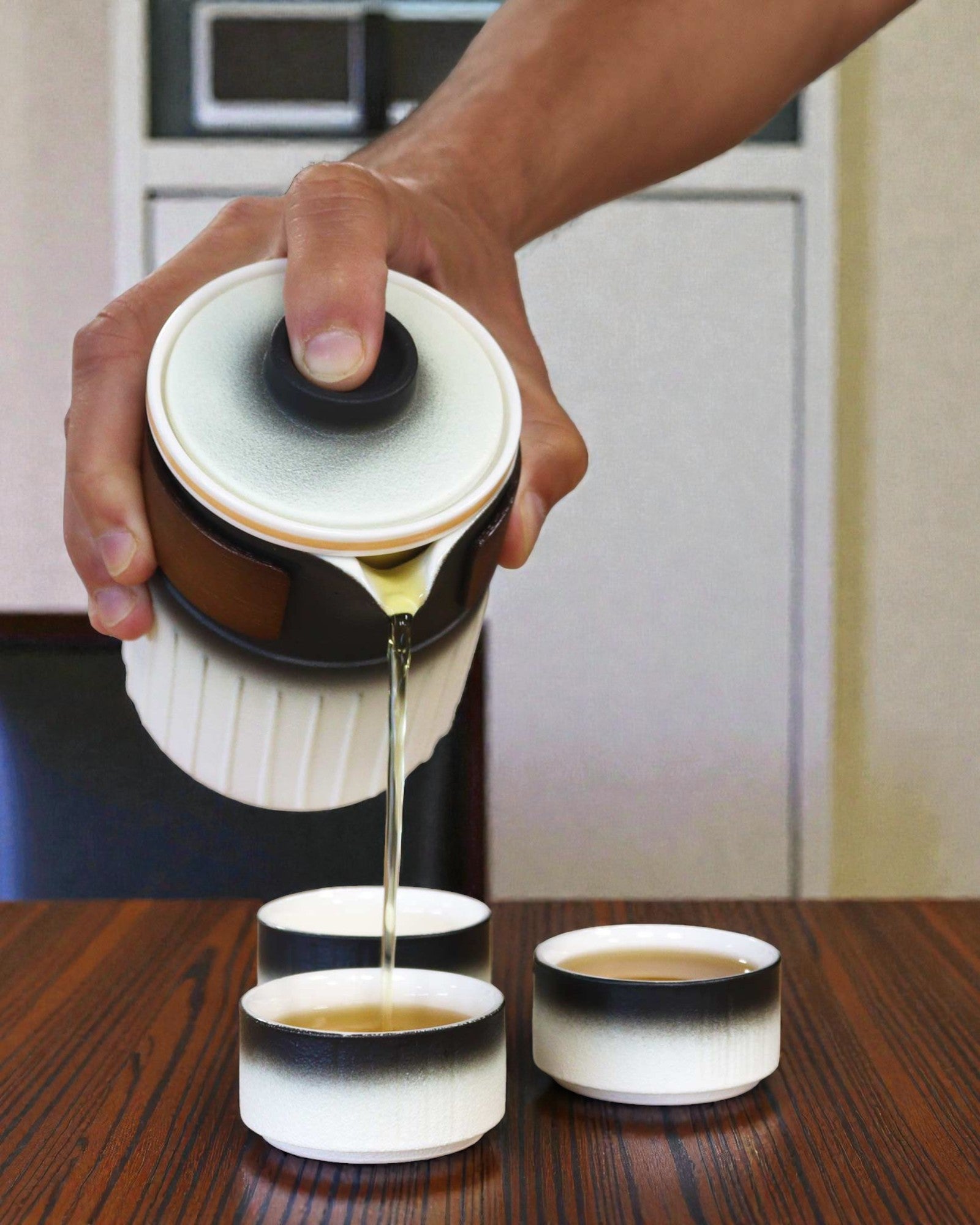 Cesta troch priateľov – Turistická keramická súprava s čajníkom a 3 hrnčekmi