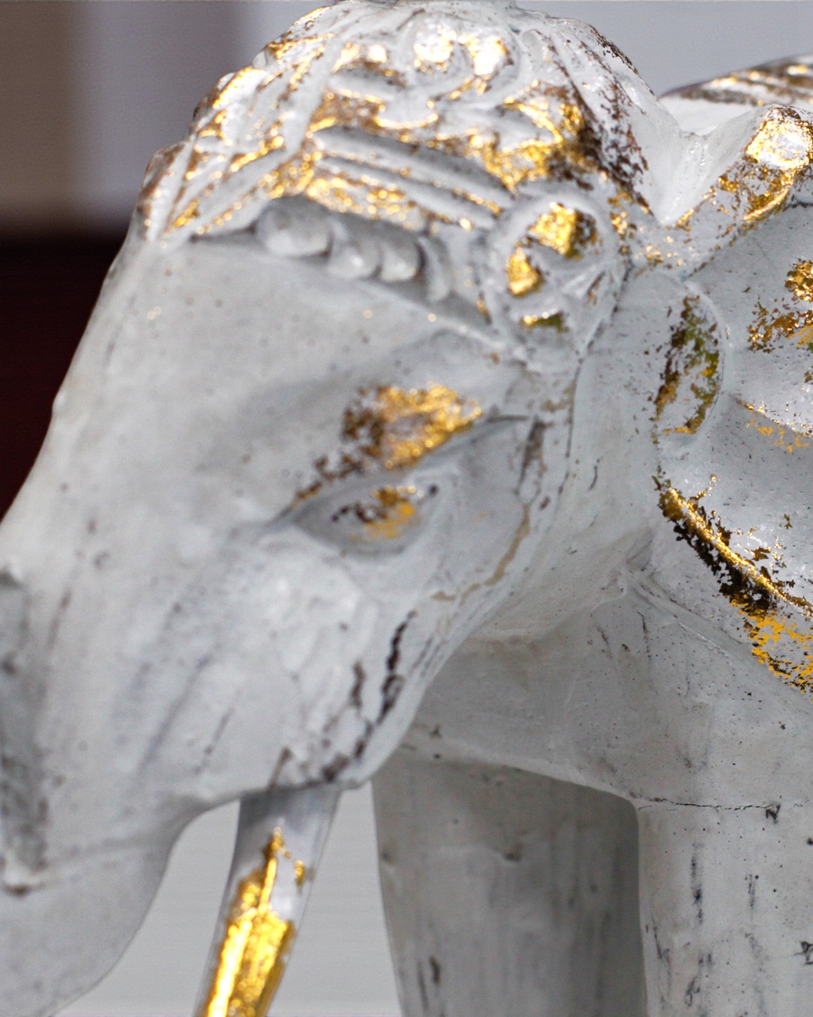 Socha slona 24 cm – biela a zlatá