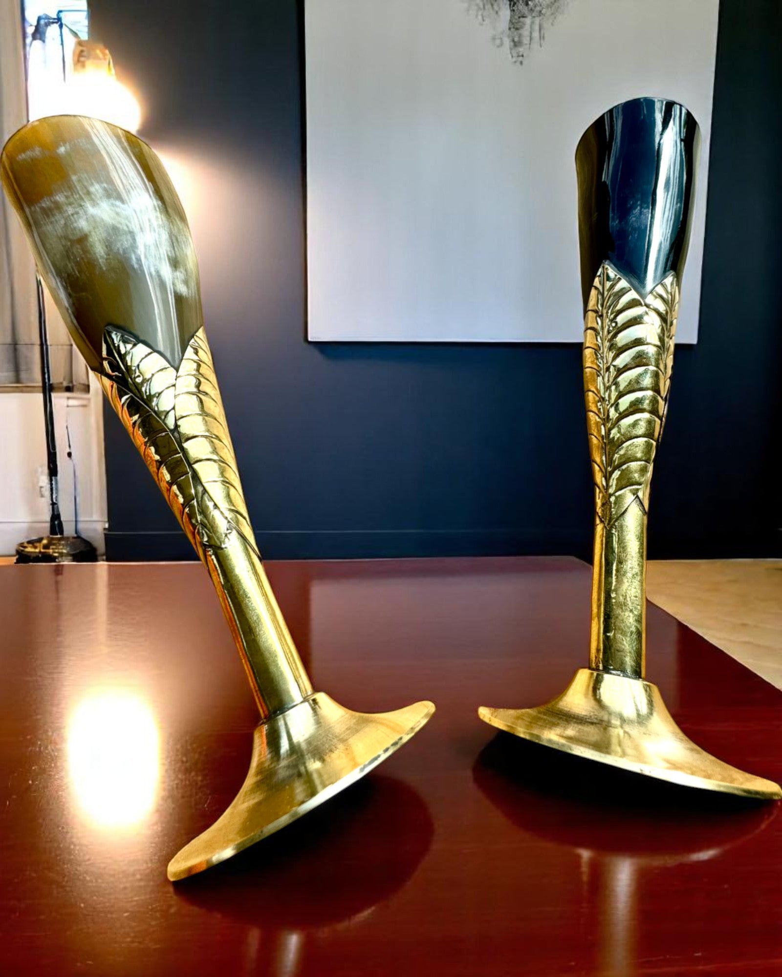 Pohár „Duch remesla“ z byvolieho rohu a mosadze – ručne vyrobený v Indii, 22 cm, možnosť personalizácie gravírovaním ako darček